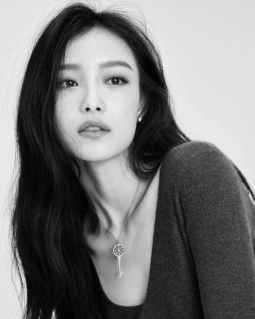 分享一波私存的黑白格的倪妮