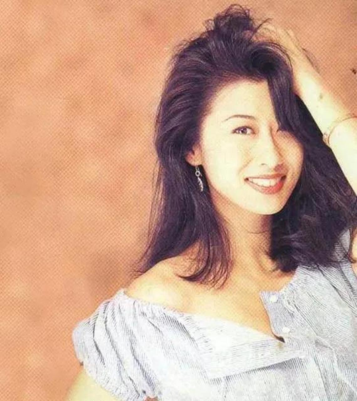 每日一美,今日叶倩文. 刘德华的师母,金针奖获得者.