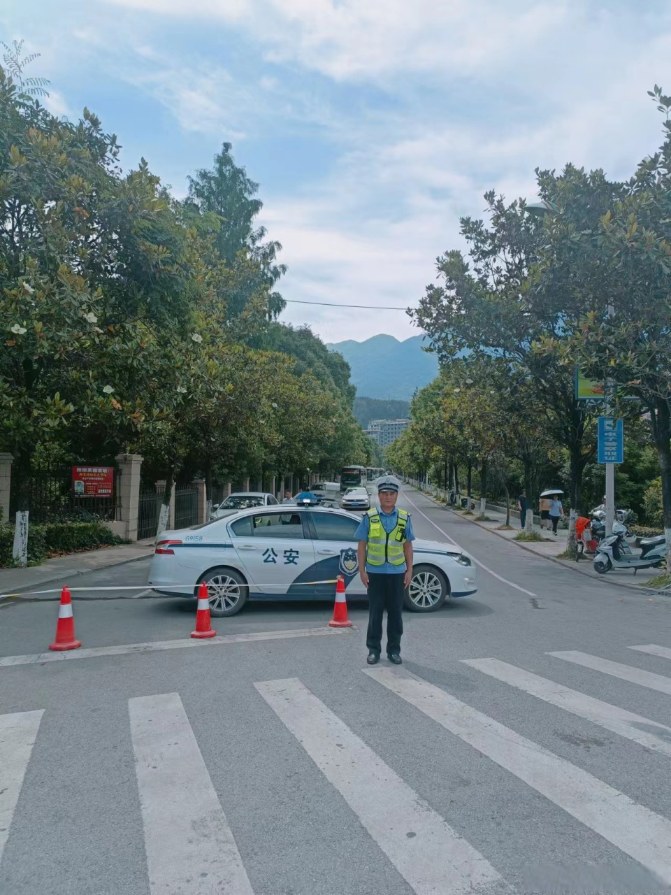 【护航高考 交警同行 】 2023年6月9日,张家界市桑植县天气晴,气温20