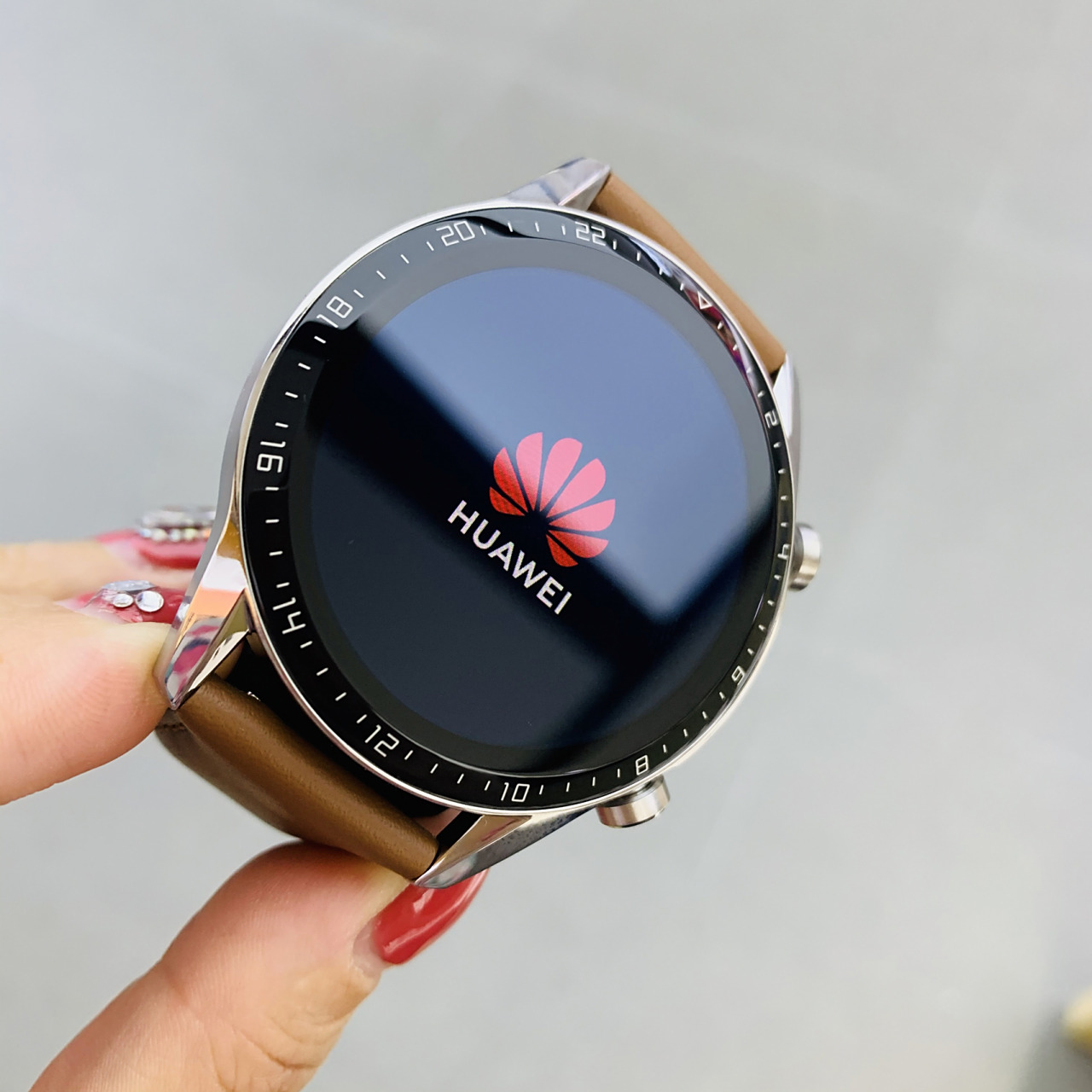华为gt2沙砾棕智能手表 这款炒鸡帅气,既有休闲风