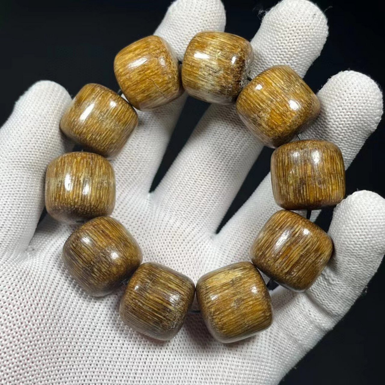 9620mm披毛犀手串 万年老料披毛犀-金丝老型手串,极品老料,油润无比