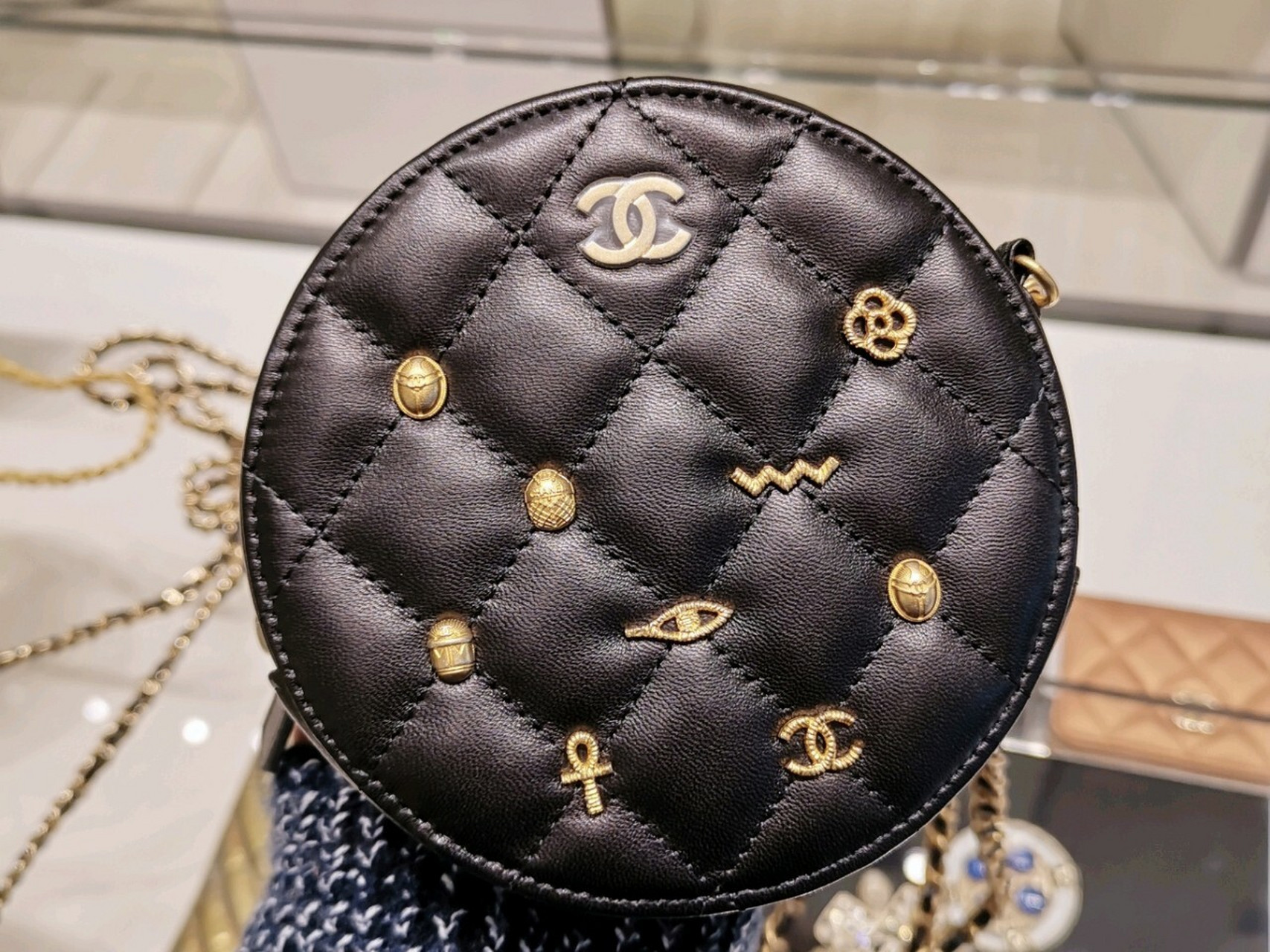 逛gai遇到了三只chanel小圆饼, 真的,太太太可爱了!