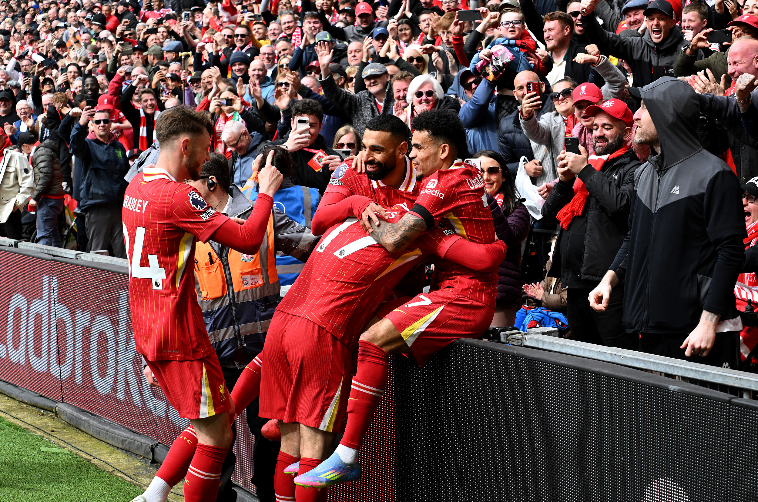 英超利物浦强势备战，3亿欧元阵容调整大考斯洛特期盼新赛季的简单介绍