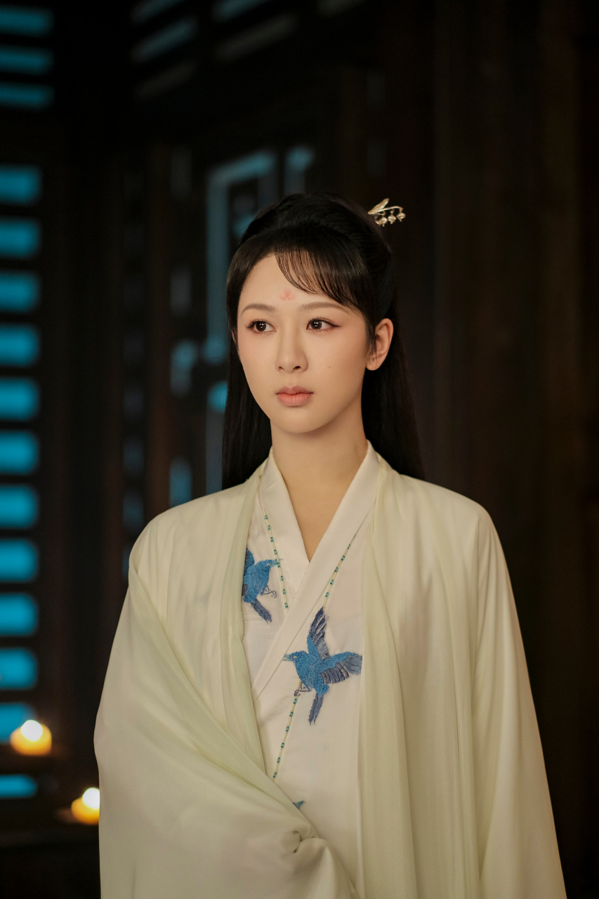 杨紫小夭眉目如画,白衣飘然.今天是白衣小夭