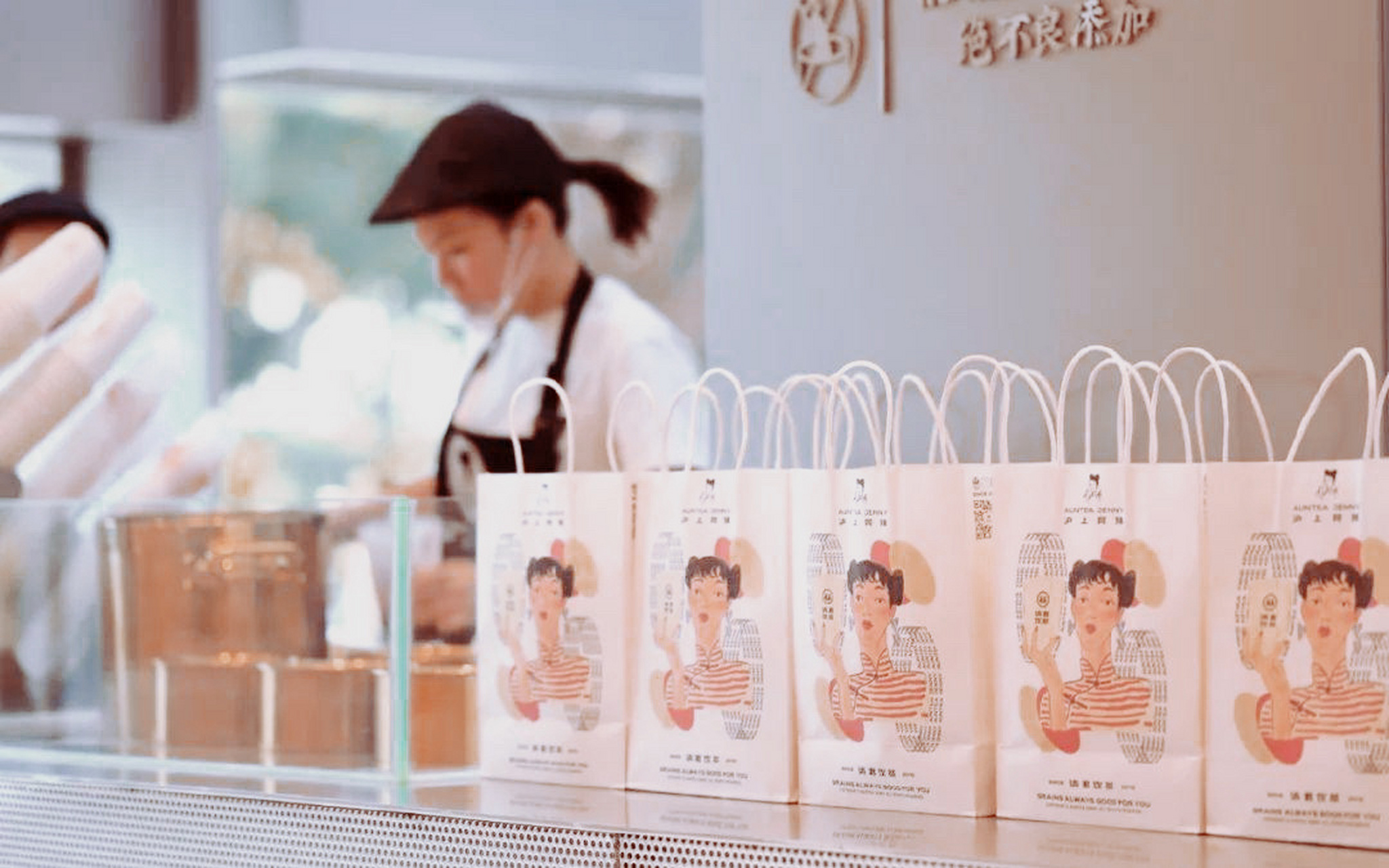 品牌扶持 沪上阿姨奶茶非常重视品牌的打造,以健康茶饮为文化基调