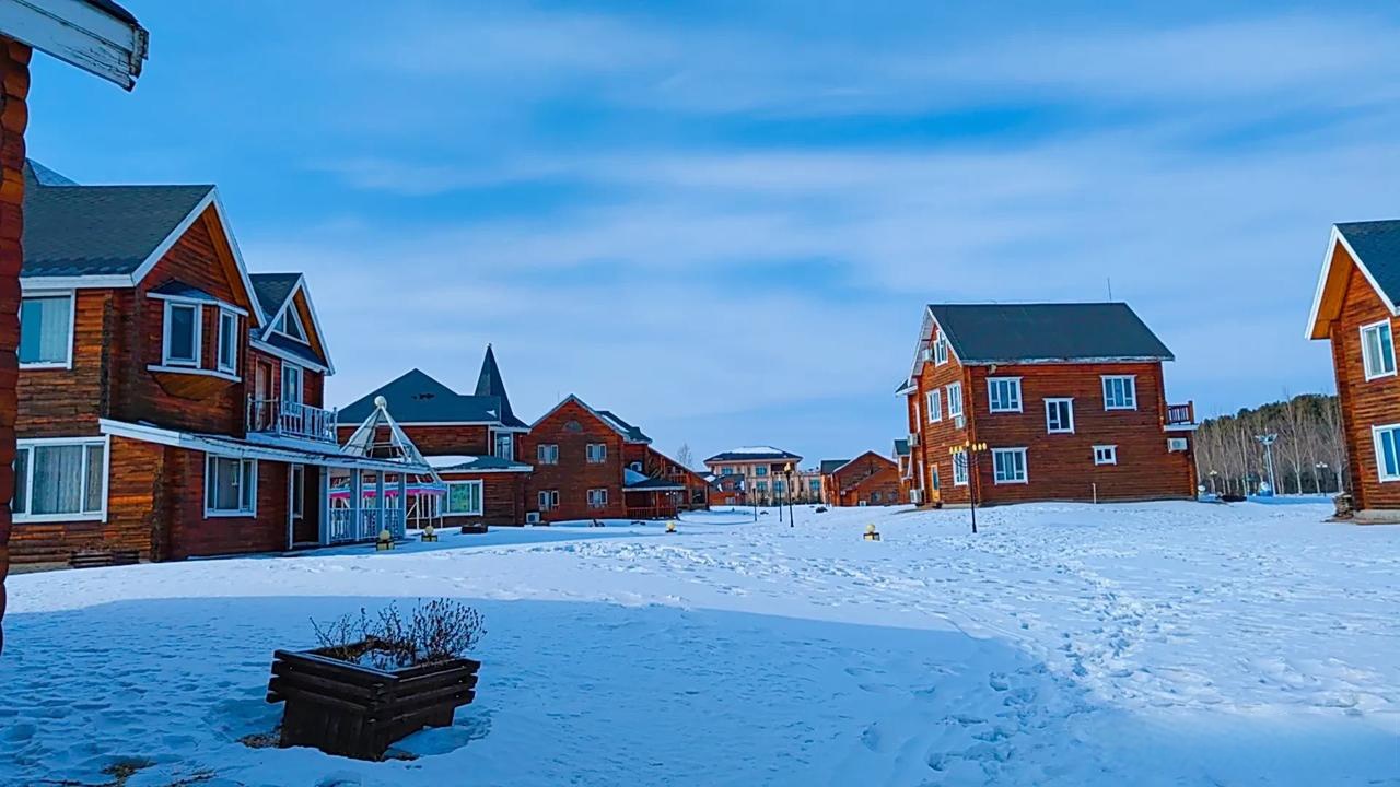 黑龙江避暑胜地北欧风情小镇,鹤岗名山镇,充满异国风情的木屋别墅