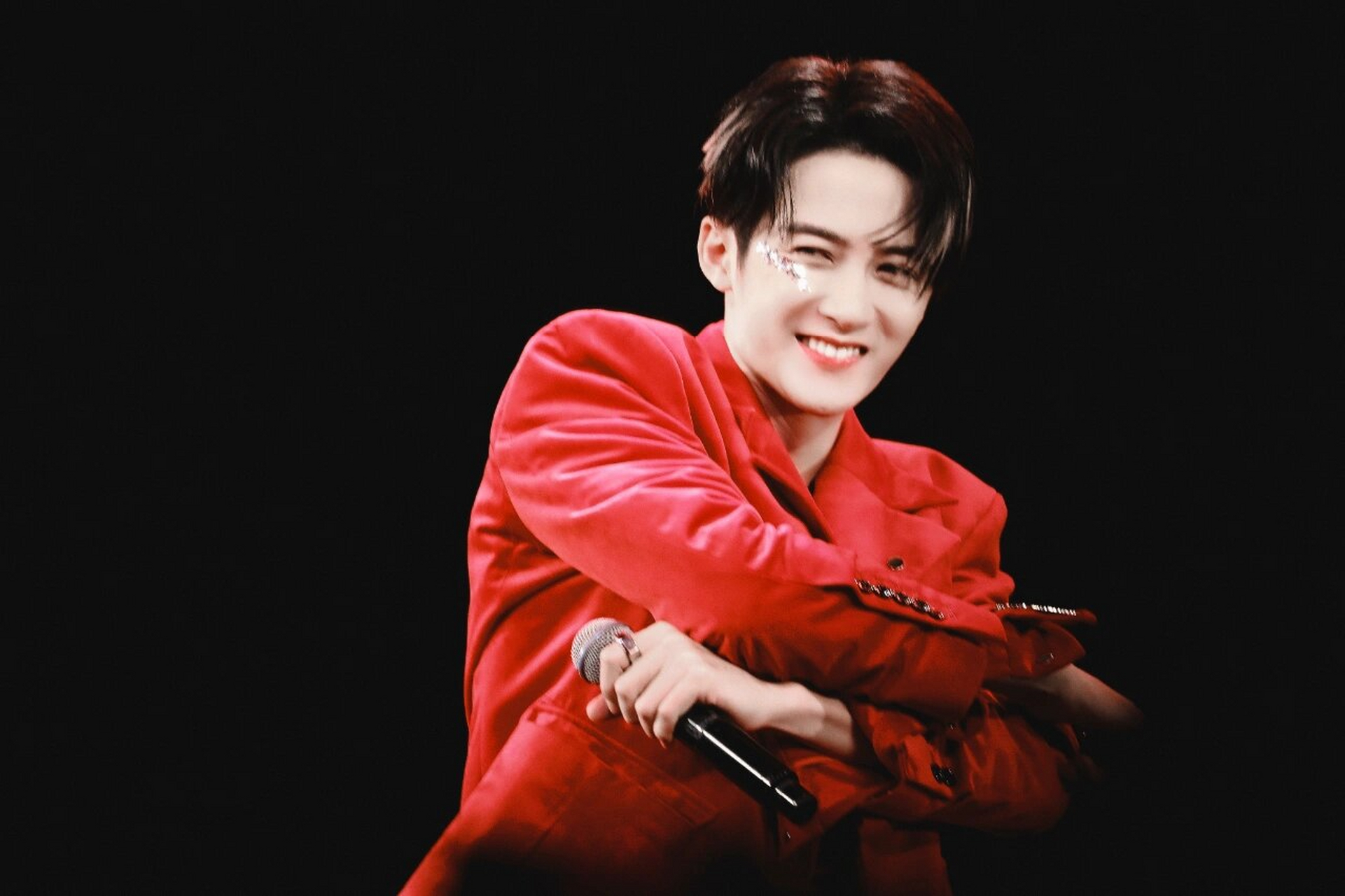 檀健次|崽崽笑起来嘴巴是78 很喜欢看多崽开怀大笑 嘴型是心型诶!