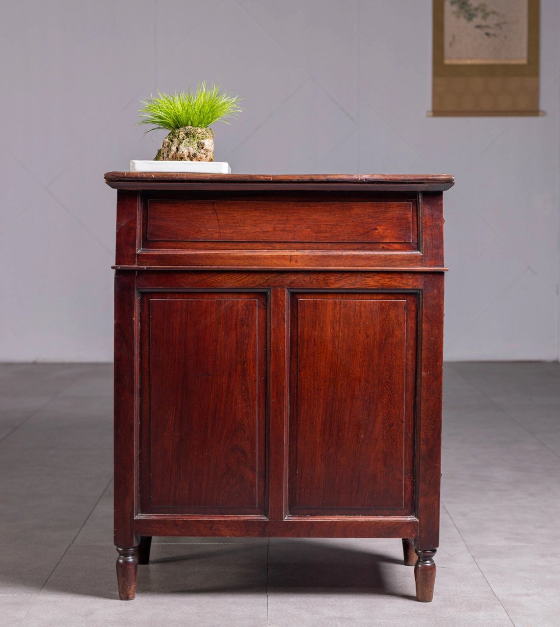 清晚民国 老红木大红酸枝三拼式写字台 【详情】:办公桌在家具中,是一