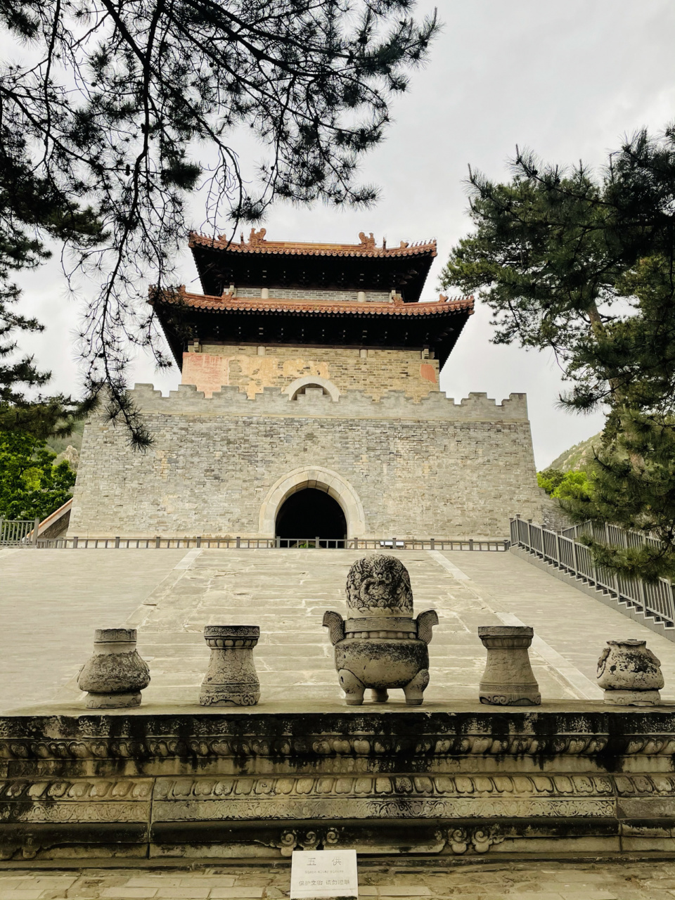 一直以来明十三陵对外开放的景点只有四个:长陵,定陵,昭陵,神道.