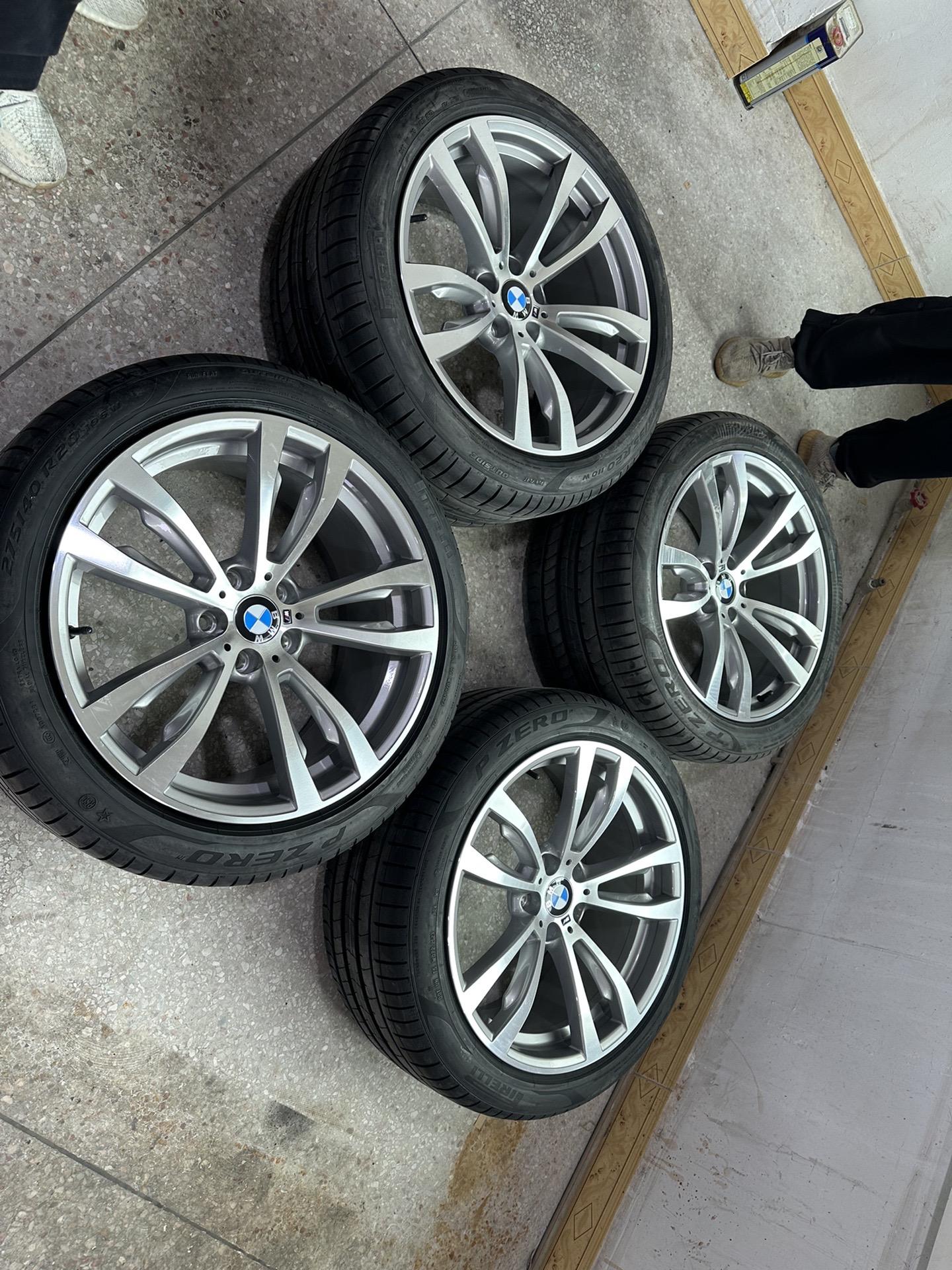 17款20寸宝马x5 前20*10j et40 后20*11j et33 轮毂孔距: 5×120 中心