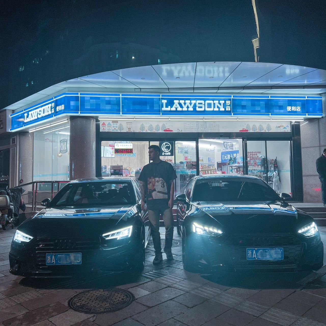 头文字d同款罗森便利店 哪个男孩没有一个头文字d的梦呢?