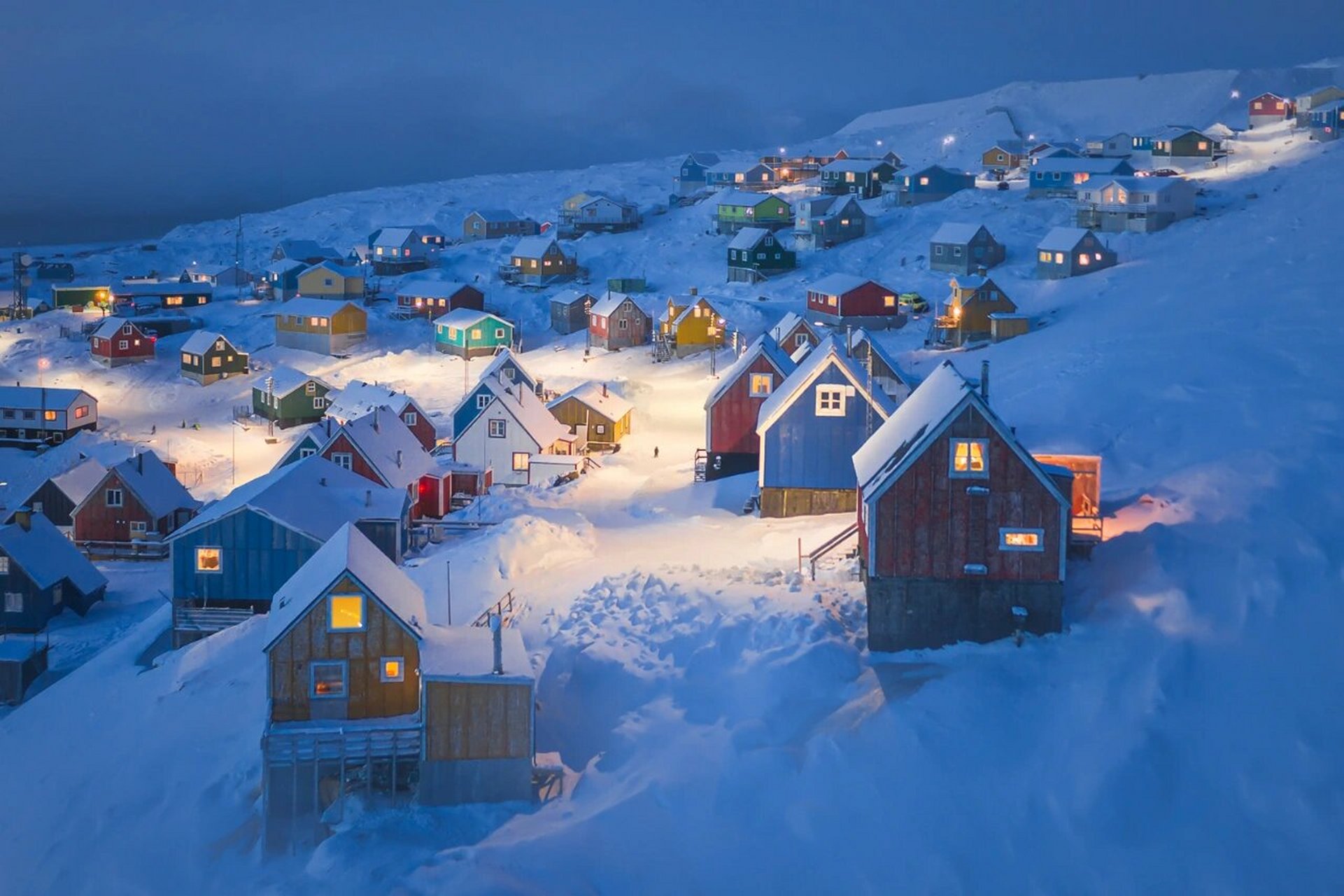 带着这个问题,我在几年前的冬天前往格陵兰岛,拍下了这些冬天的奔极