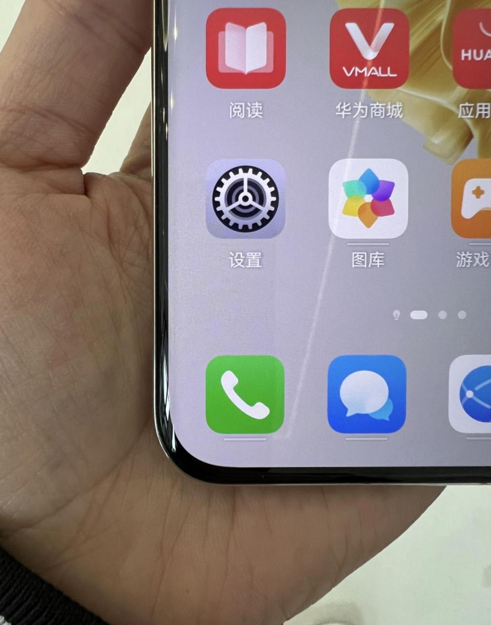 看看华为p60 pro的屏幕r角,比之前的有进步,纵观今年发布的国产手机