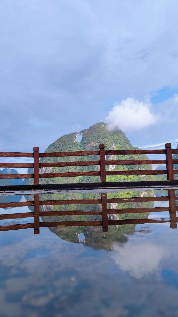 广西环江月亮山