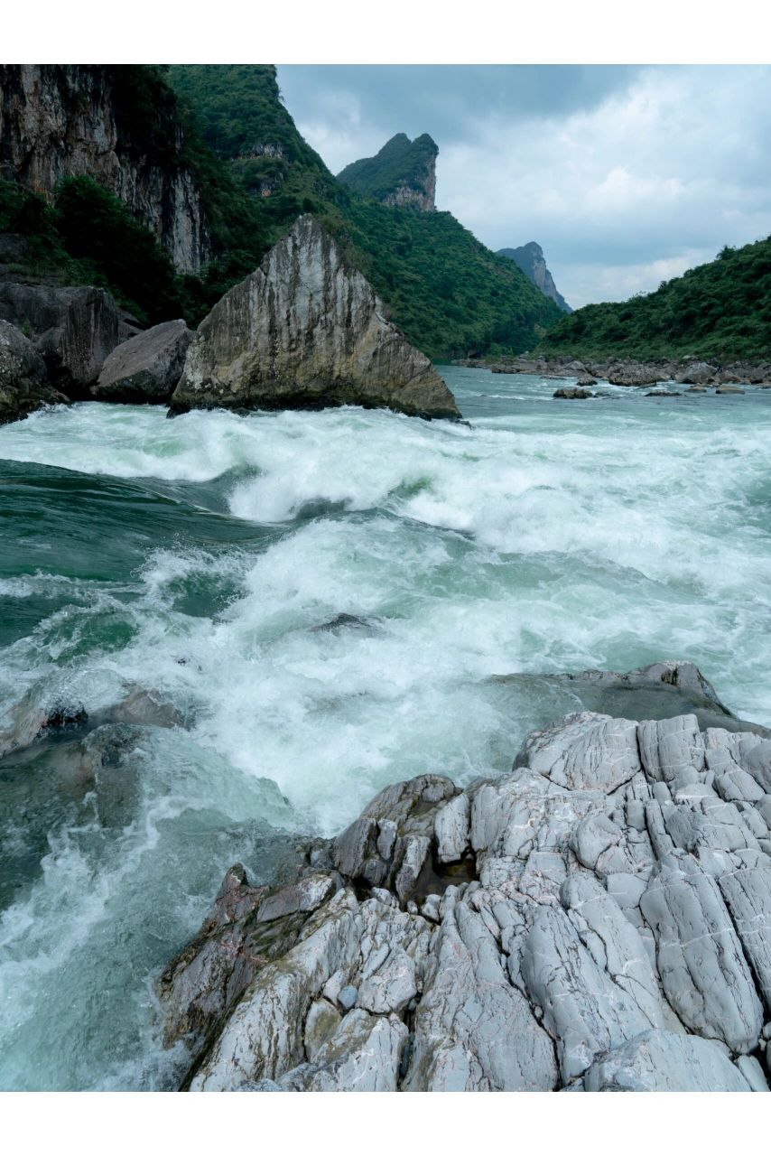 贵州猫跳峡徒步 最近安顺普定的猫跳峡冰河迎来了一年中的丰水区,也