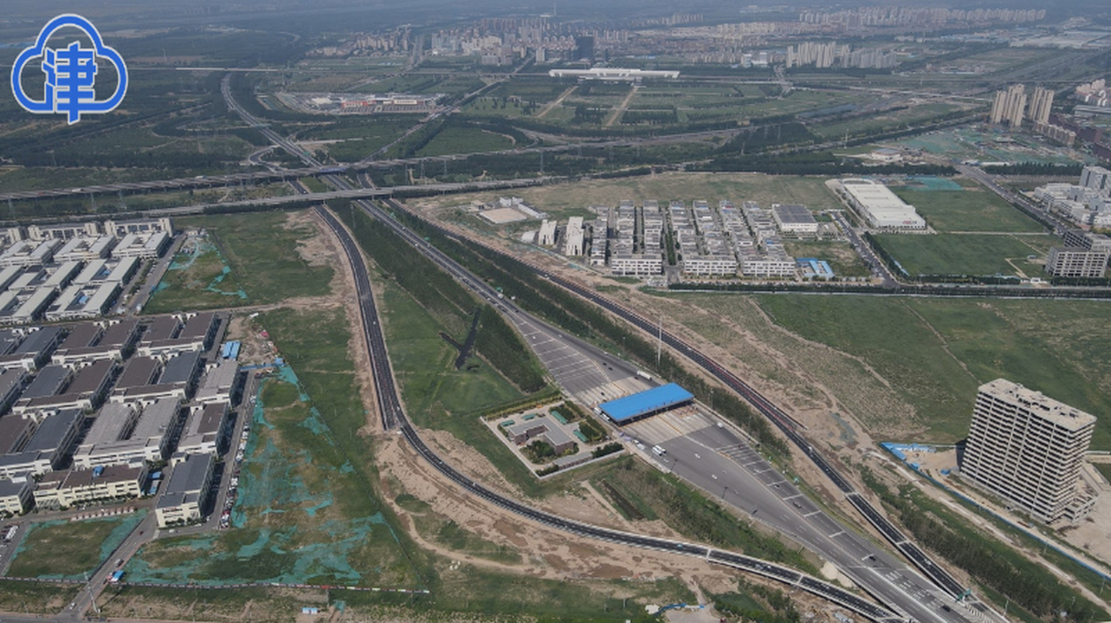 津云镜头#【天津南站至津沧高速专用通道今日正式通车】6月30日,天津
