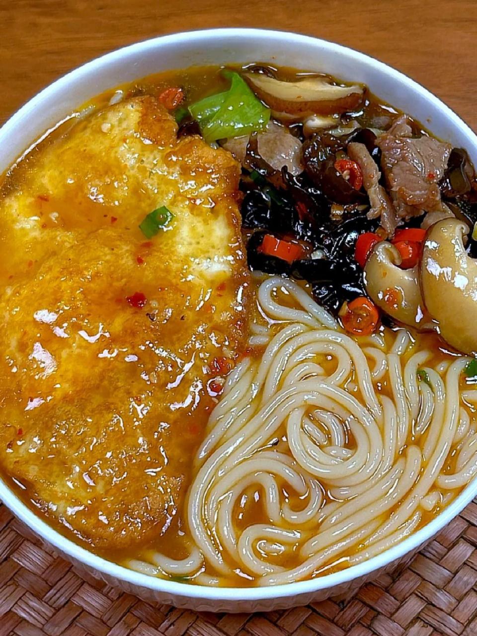 湖南人早餐必不可少的汤米粉!