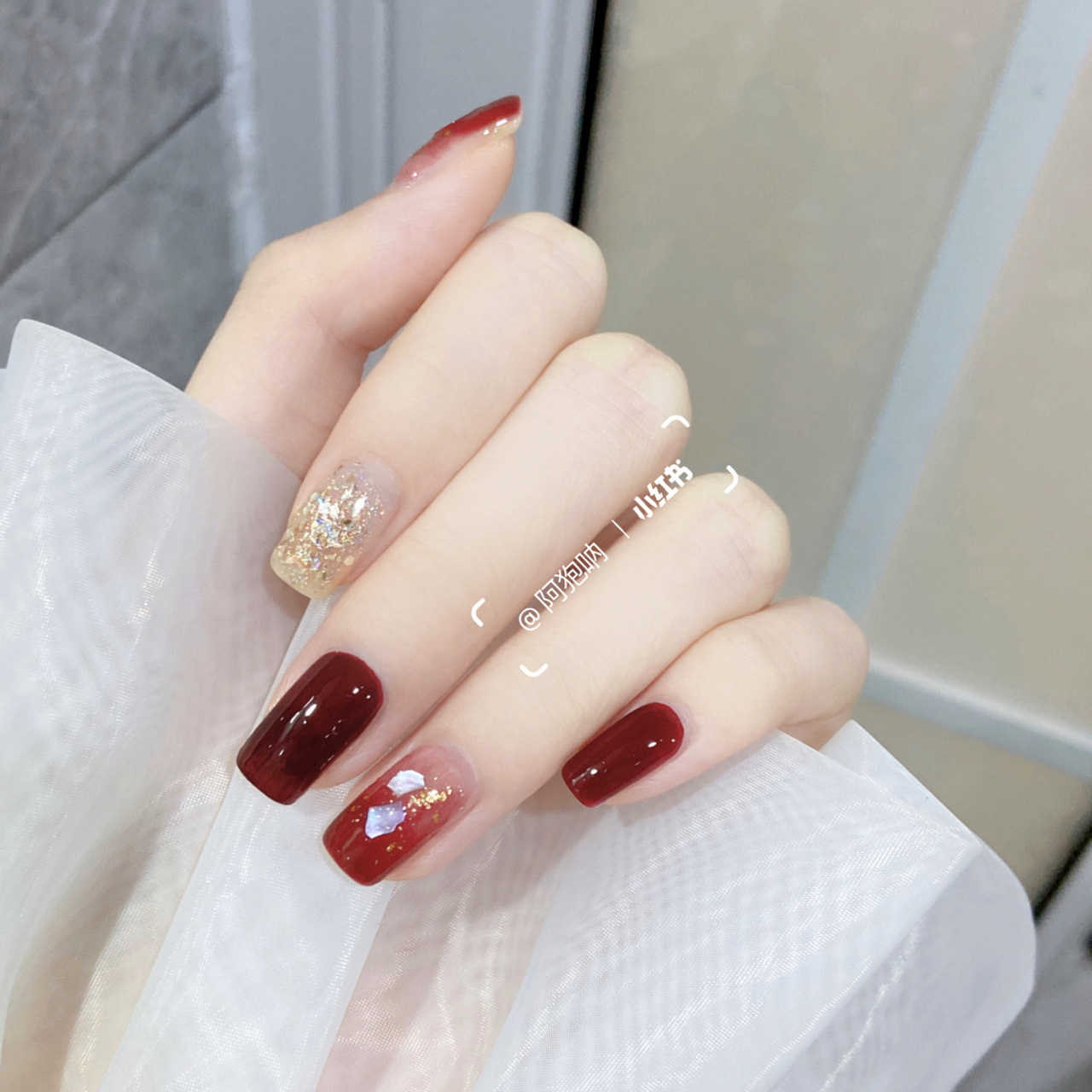 新年战甲90显白车厘子红金箔贝壳爆闪美甲 车厘子红搭配橘金闪片