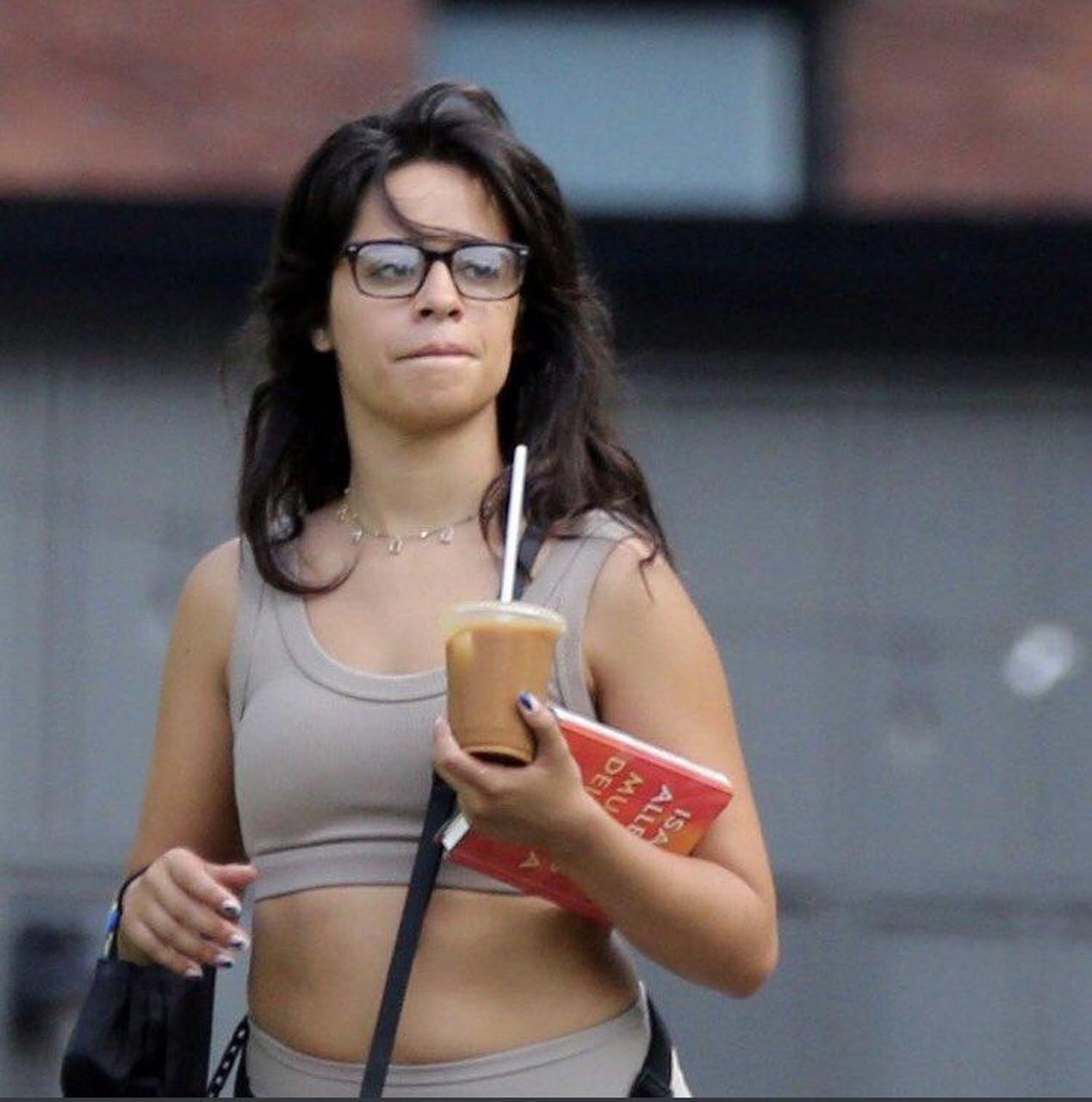 卡妹 camila cabello 的身材太好了,微胖的美女.