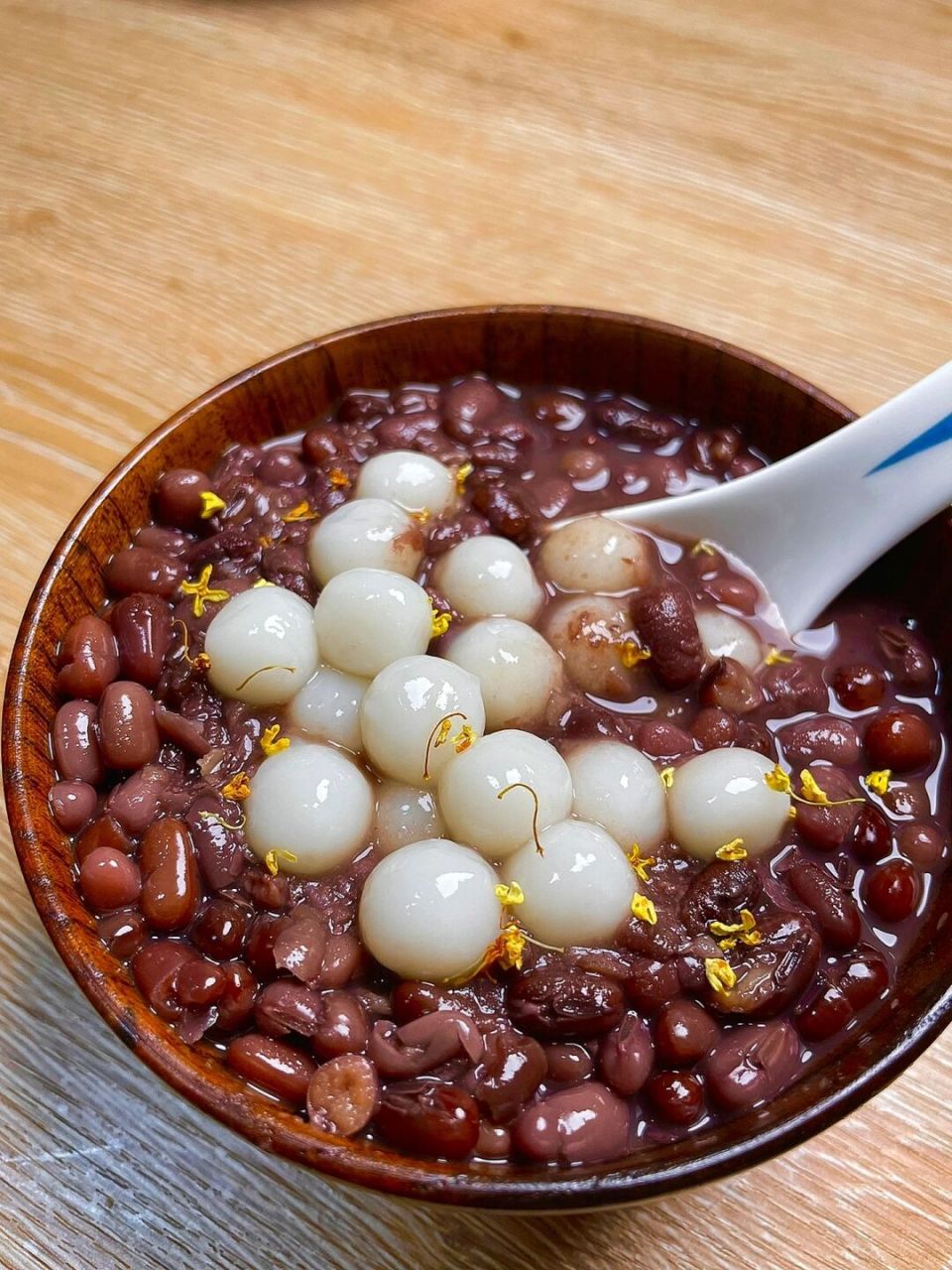 继上一篇发的红豆芋头沙火了之后 今天做一道桂花红豆小圆子!