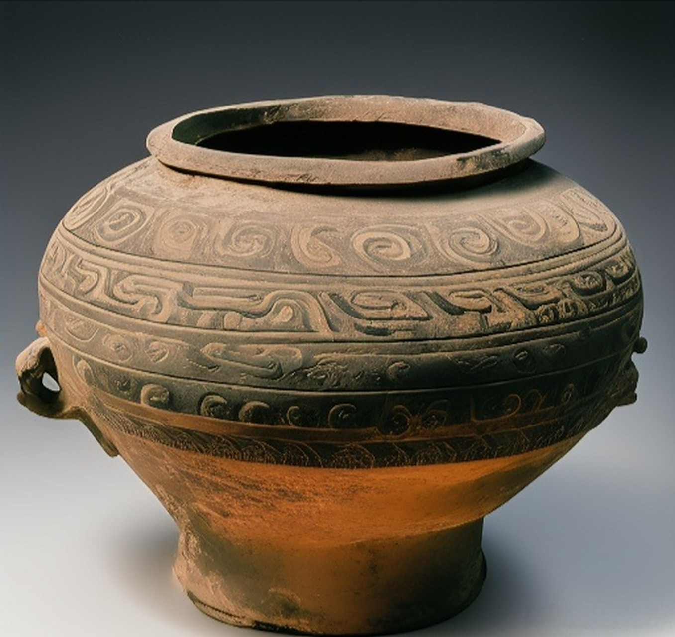 商朝龙纹陶罐