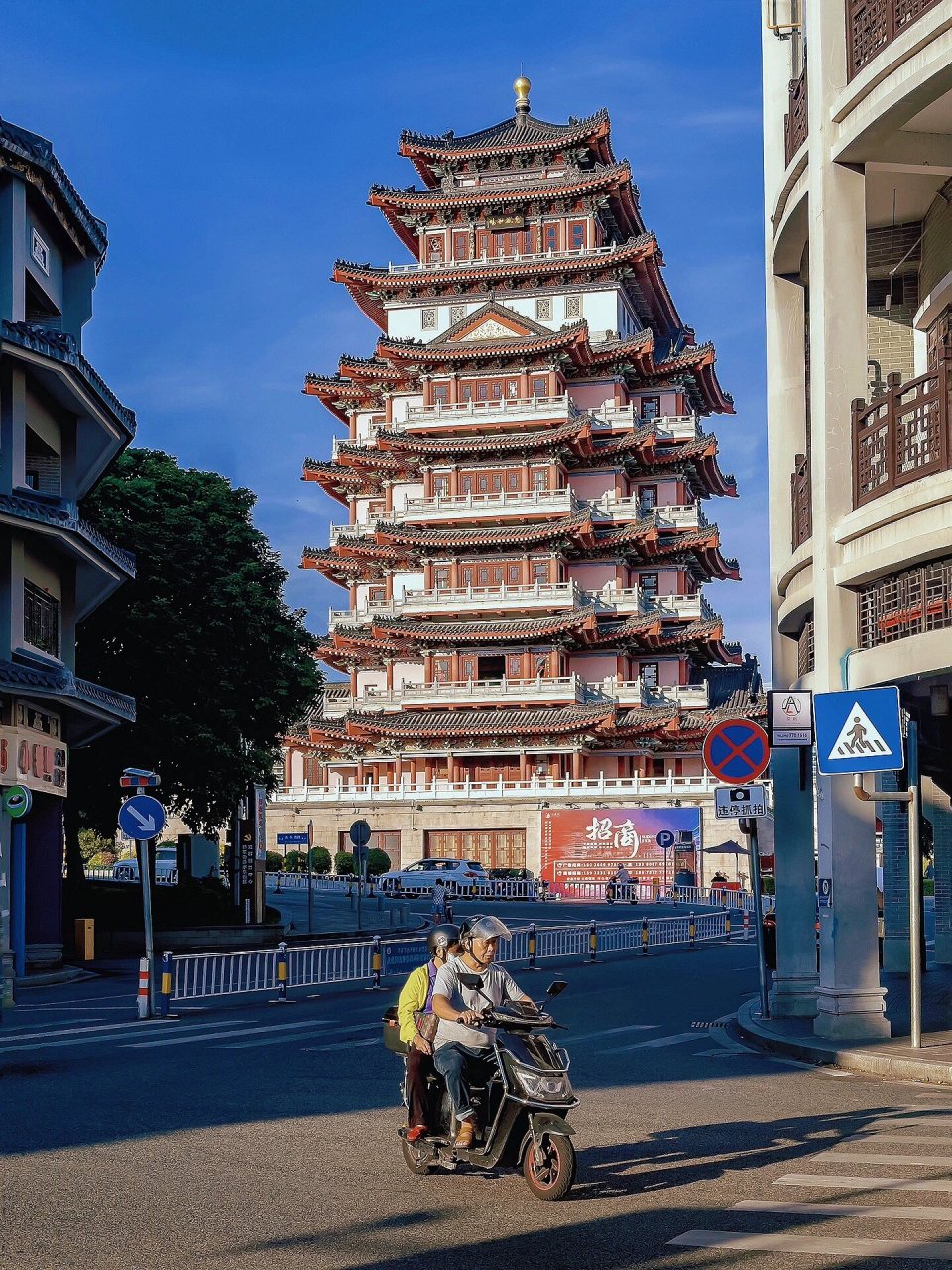 秋日的合江楼(惠州)  秋高气爽的天气适合到合江楼吹吹江风 	 欢迎在