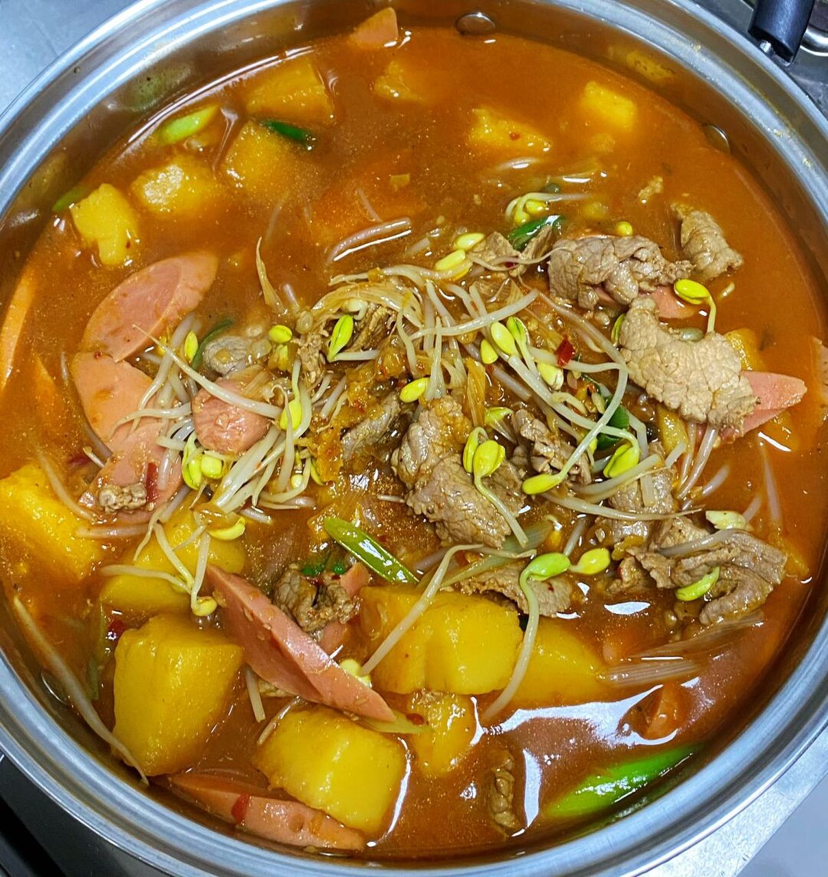 99豆芽牛肉锅99这个豆芽小火锅真的很绝!