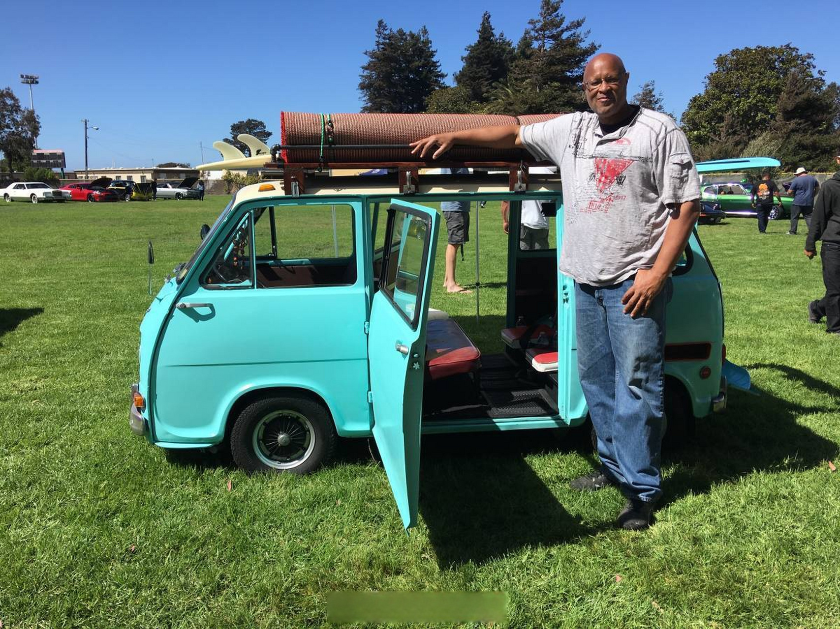 60年代的斯巴鲁360 sambar,长相挺萌,可问题是超过165cm的朋友基本钻