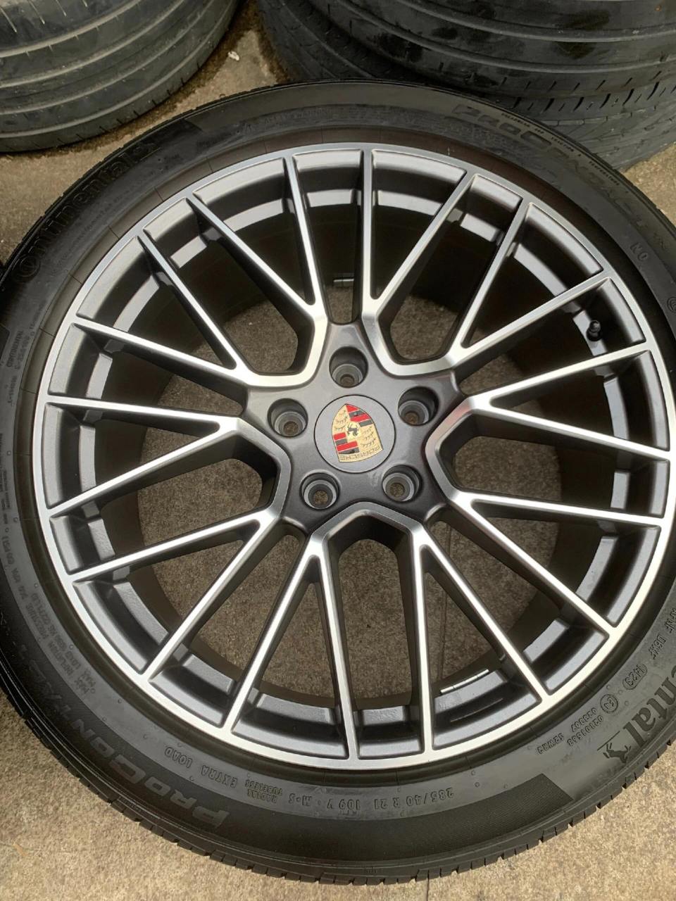 保时捷卡宴21寸原厂鸟巢轮胎