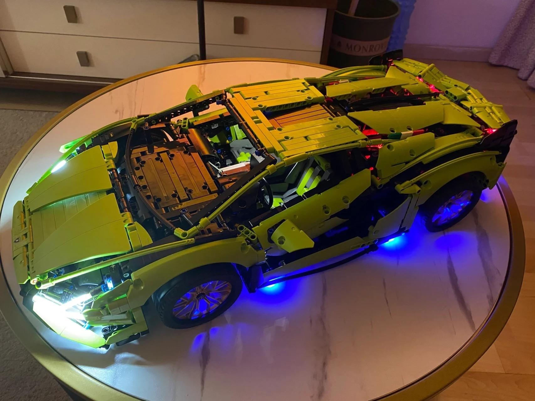 乐高42115兰博基尼跑车积木玩具.给爱车注入灵魂,改装灯光效果