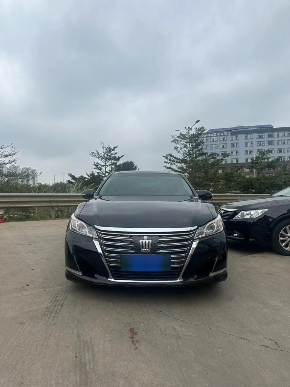 16年丰田皇冠,车况很好 特价13.98万,0首富 还能多贷一万有喜欢的来了
