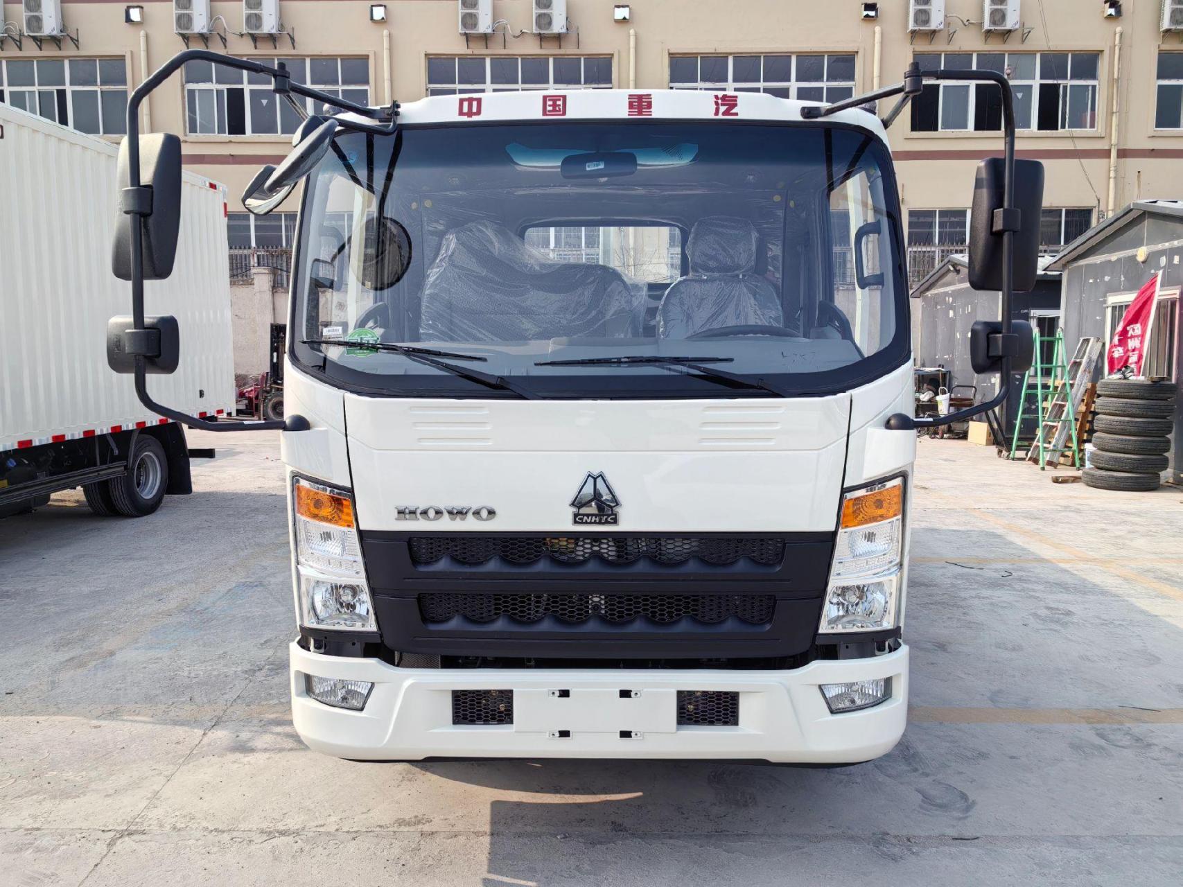 35米. 豪沃轻卡,4.2米蓝牌,平板2.1米车厢价格69800,可优惠.2.