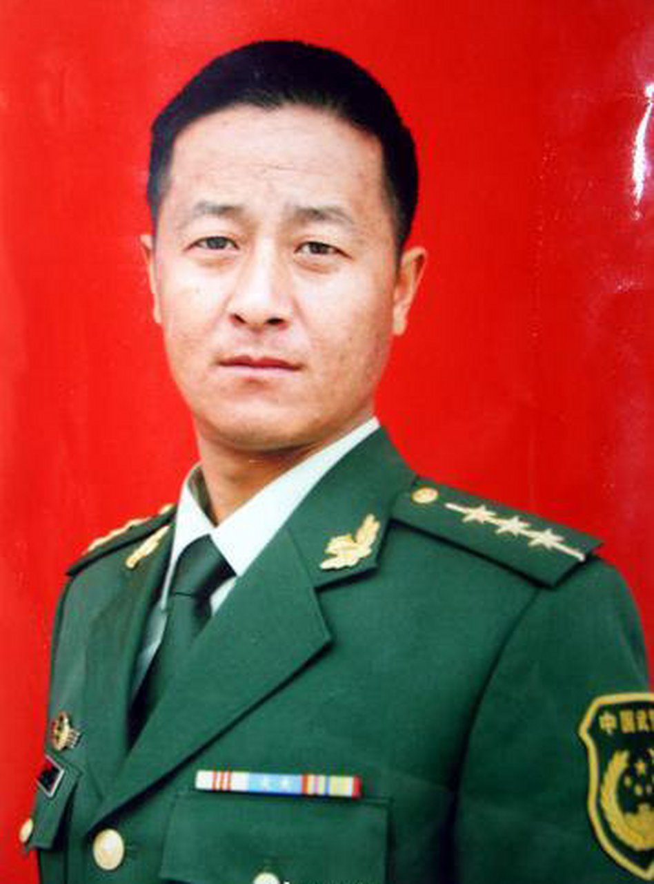 武警乌鲁木齐市十二中队中队长万金刚烈士,在处置乌鲁木齐7·5"事件中