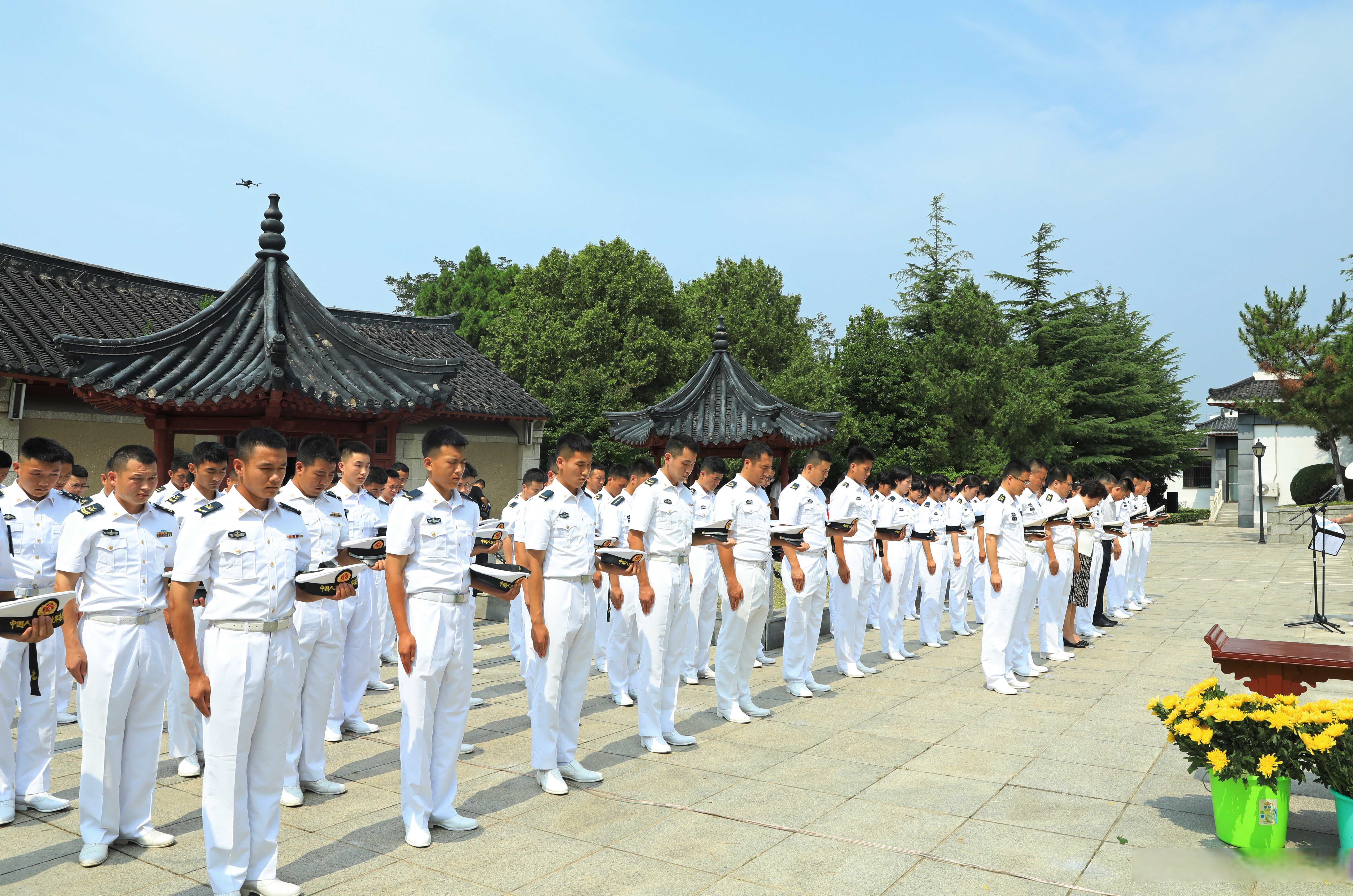 也不能忘记过去】近日,北部战区海军某基地牵头教育协作区部队,政府