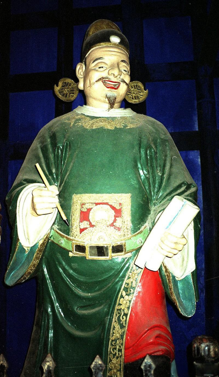 沈阳铁西鬼楼 沈阳铁西鬼楼位于沈辽中路31号和33号,是两栋9层的连体