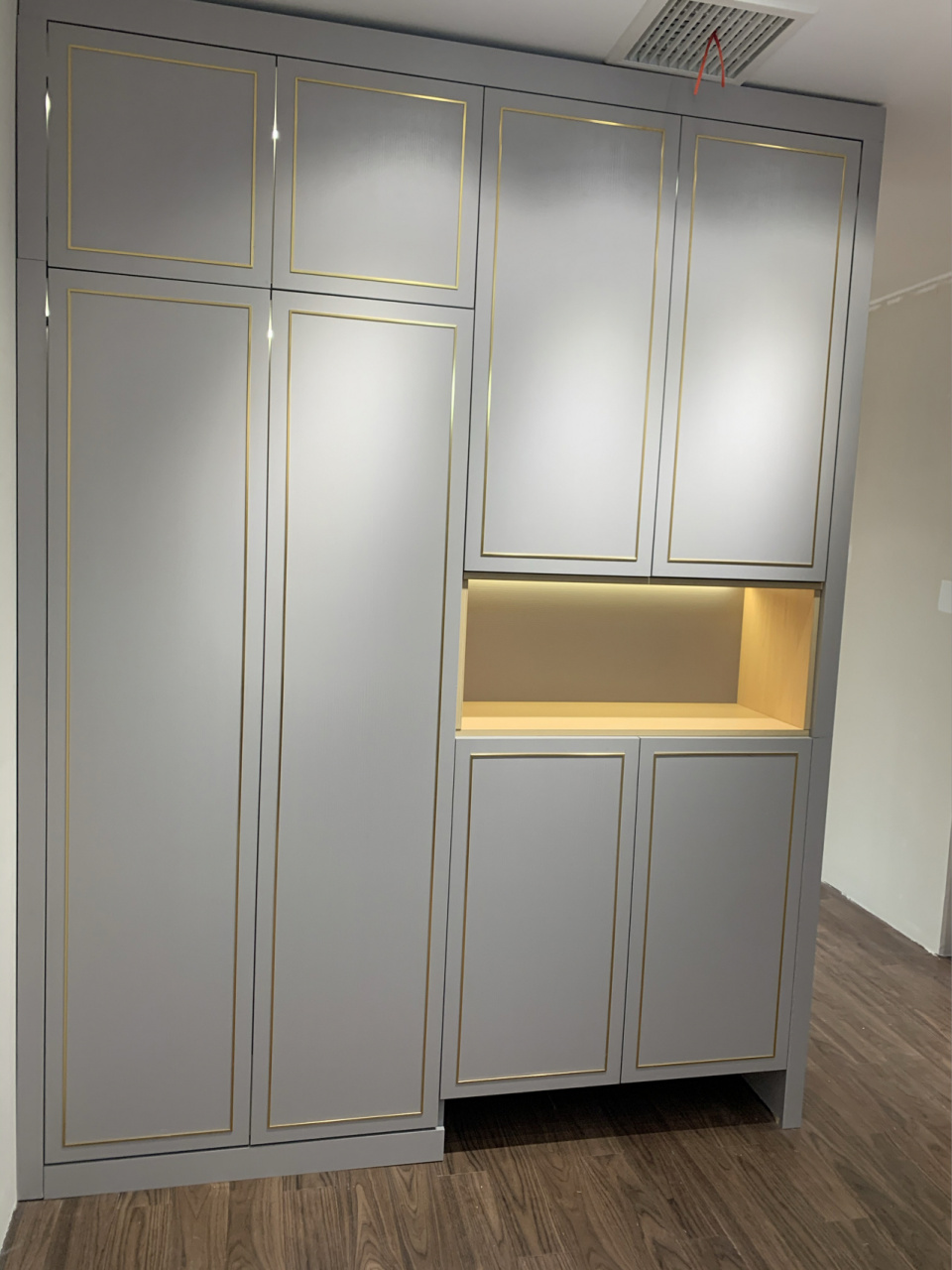 多层板衣柜22平,书桌9平!5000块钱贵不?