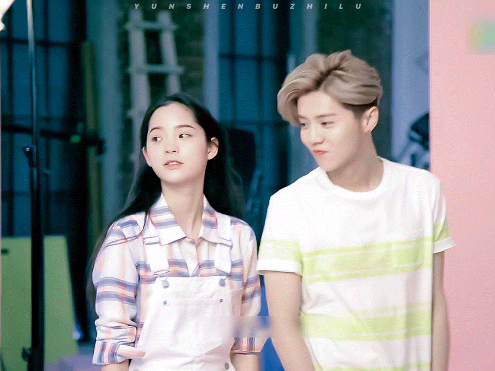 鹿晗算是童颜吧?和欧阳娜娜同框像是同龄人