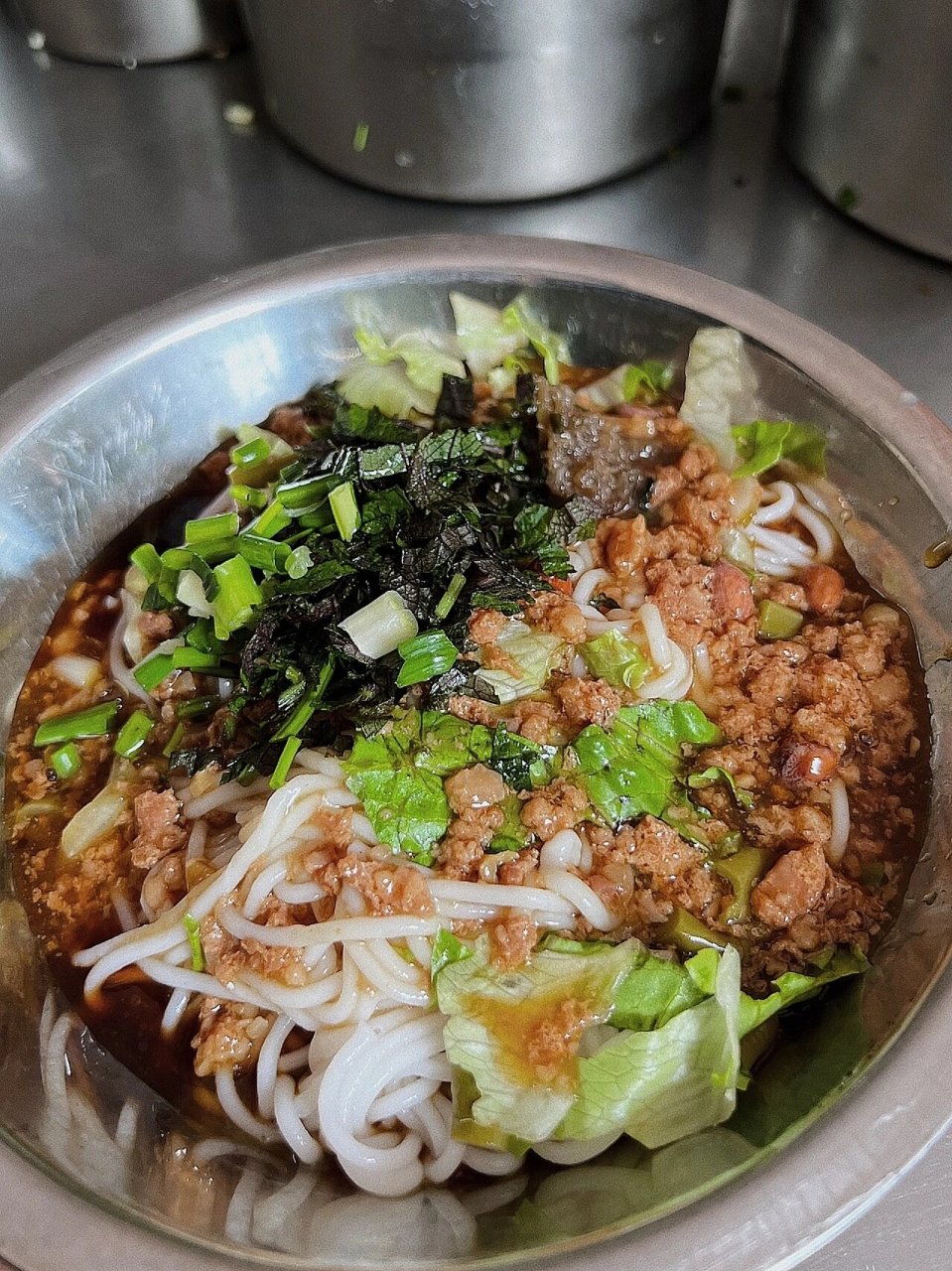 生榨米粉还是喜欢手榨的,粉会更有韧性.