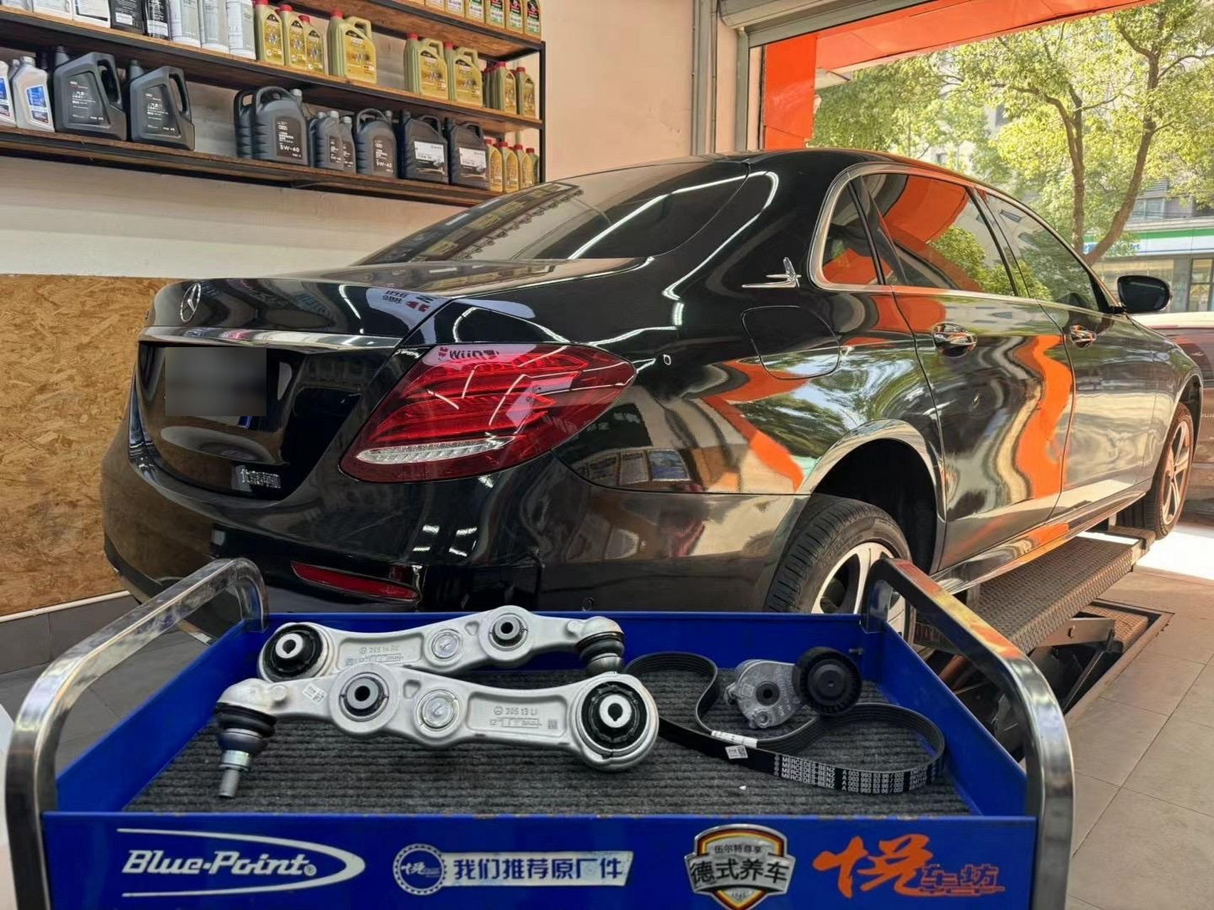 奔驰 e200l 转弯滋滋响更换底盘直臂 皮带老化涨紧器异响维修