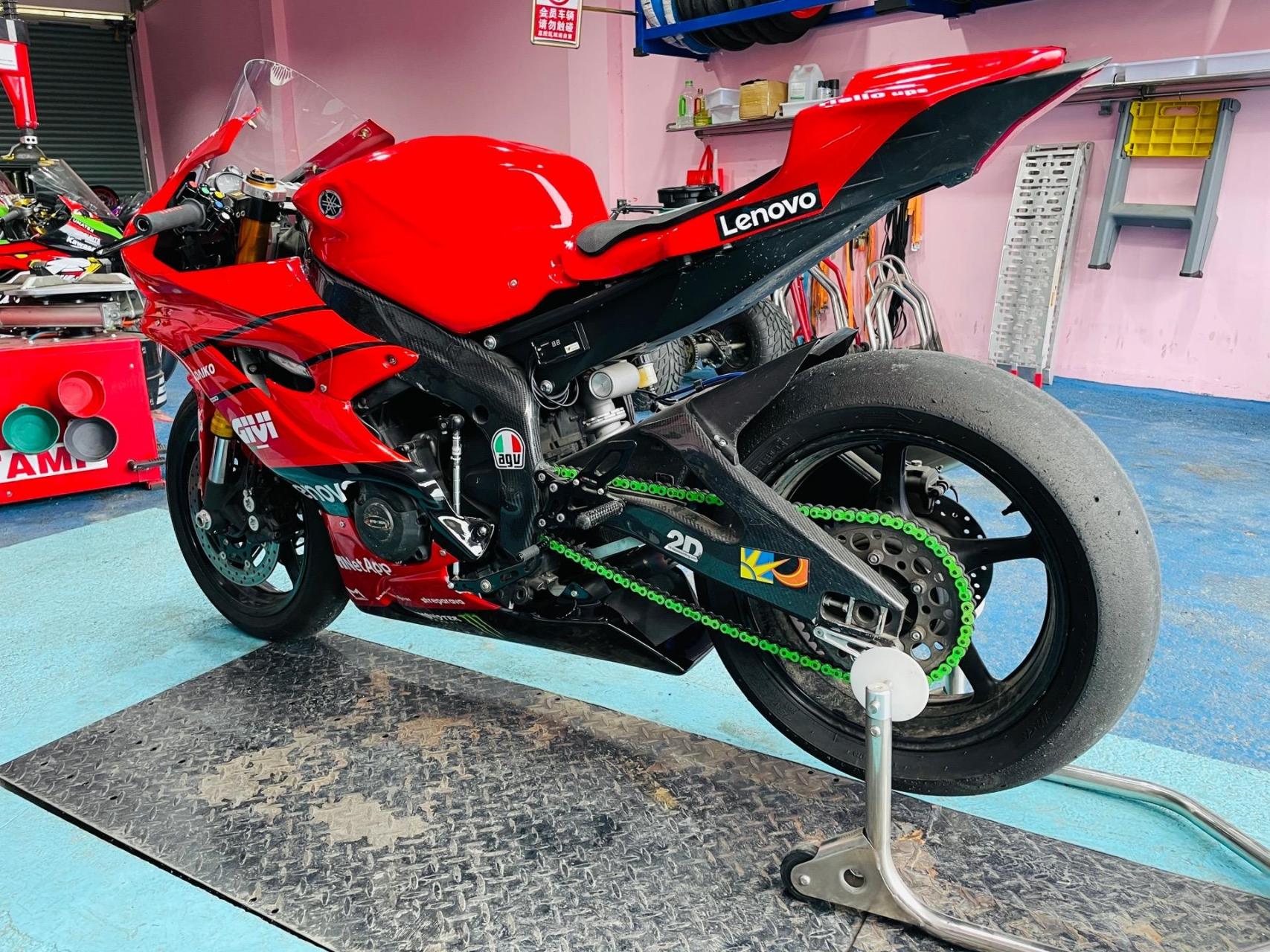 赛道一水r6!喜欢您来.男人的玩具 雅马哈摩托 18年五千公里左右r6!