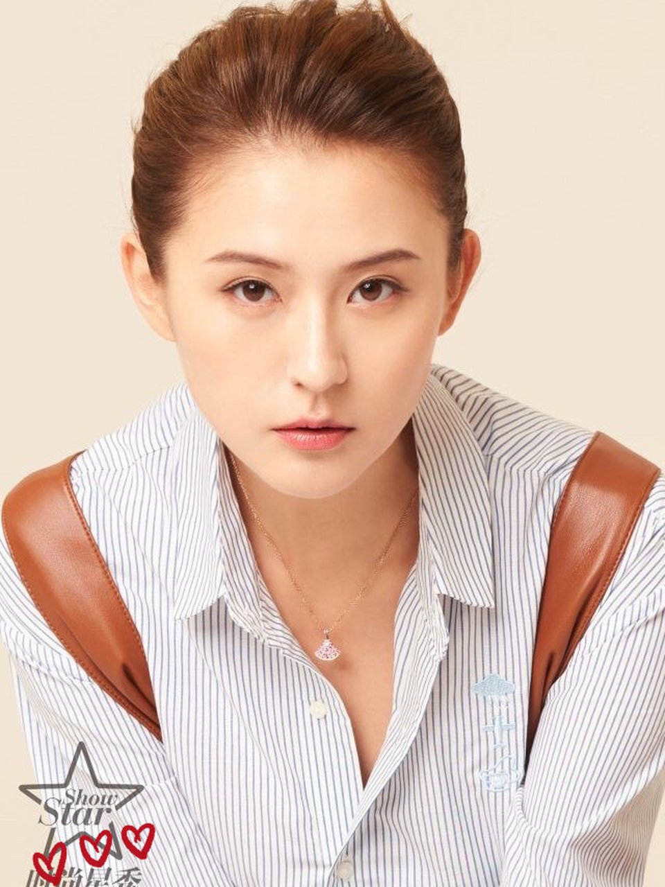 95古力娜扎 1992年5月2日出生于新疆乌鲁木齐市,中国内地影视女