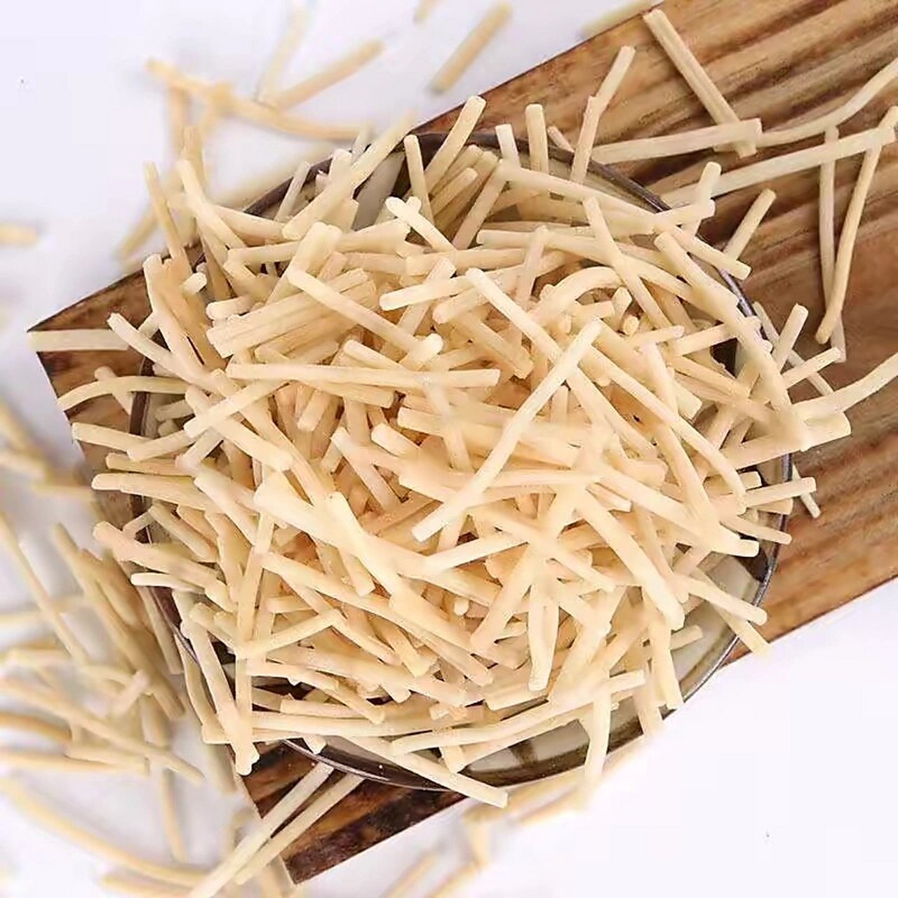 中草药:灯心草的功效 灯心草是一种野生草本植物,它的生命力很强,茎髓