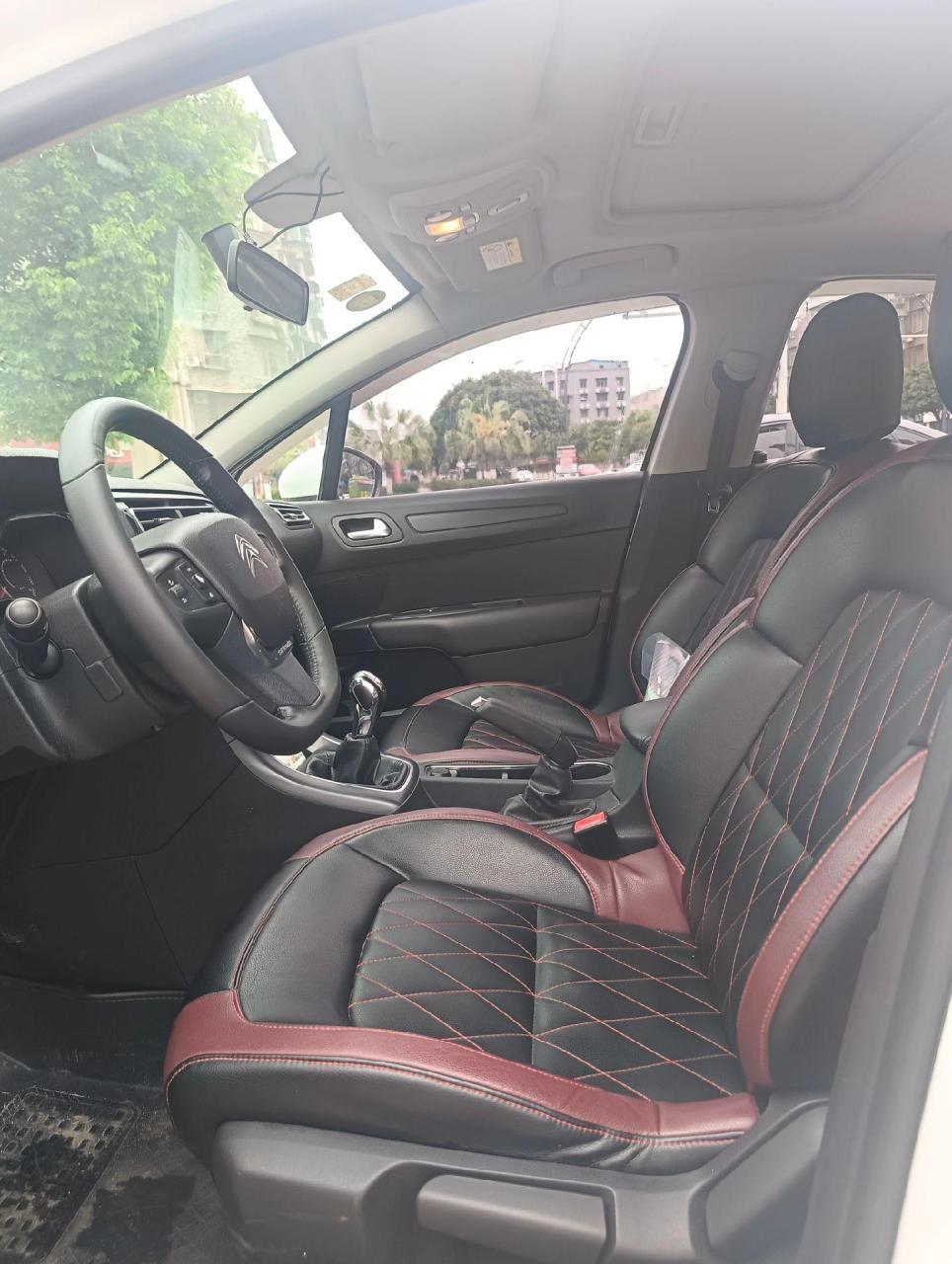 手动挡带天窗,成色如图,内饰很新,省油,皮实耐用,安全行驶39000公里