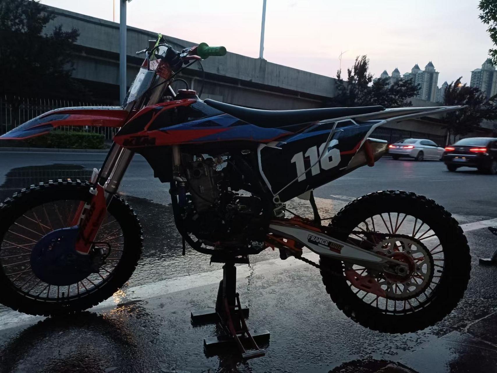 克维斯nc250,价位不高,前后正新轮胎