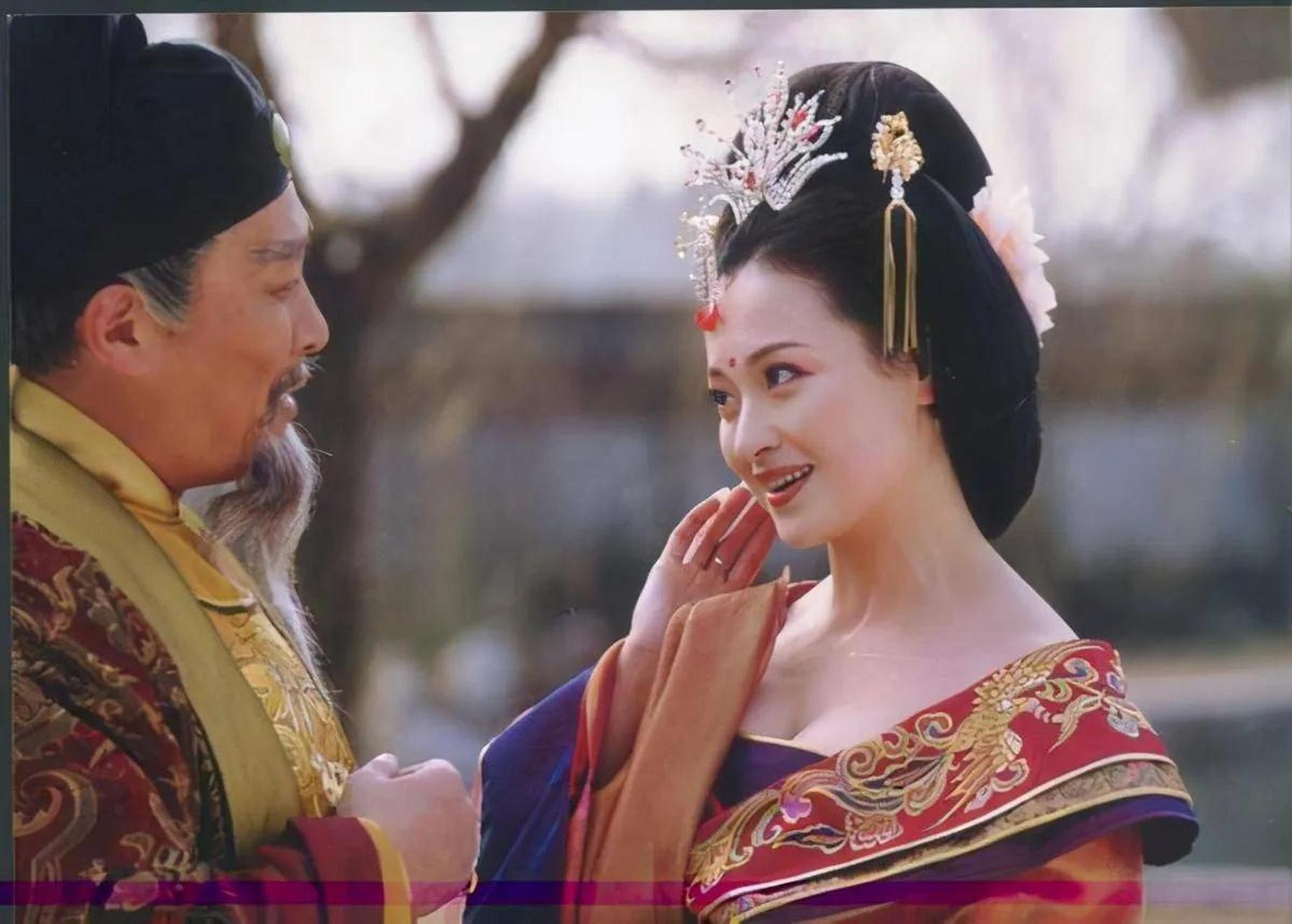 公元736年的冬天,唐朝太子李瑛,鄂王李瑶,光王李琚一起喝闷酒.