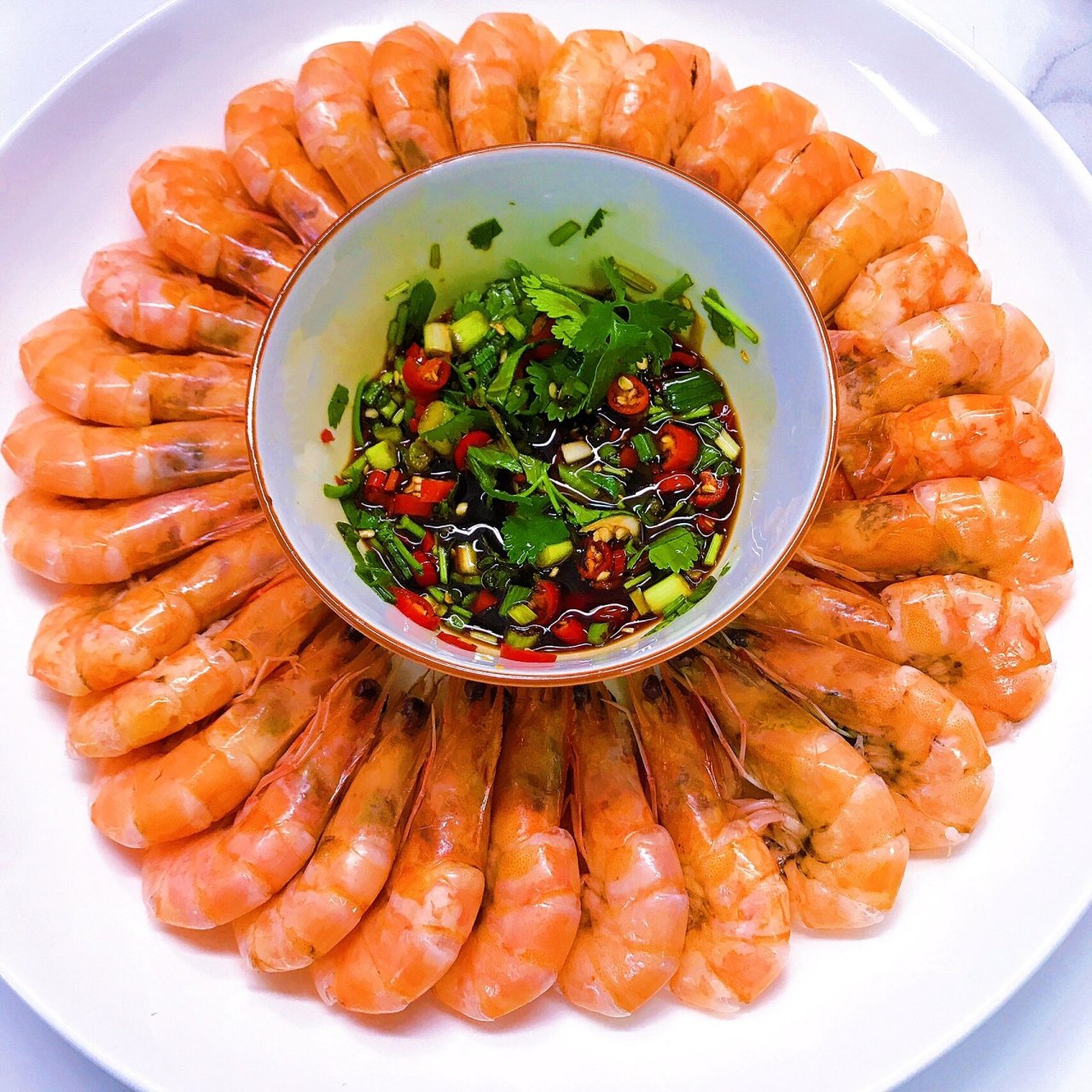 三分钟做出灵魂白灼虾93肉质鲜甜,好吃不胖 老公做的这道白灼虾,我