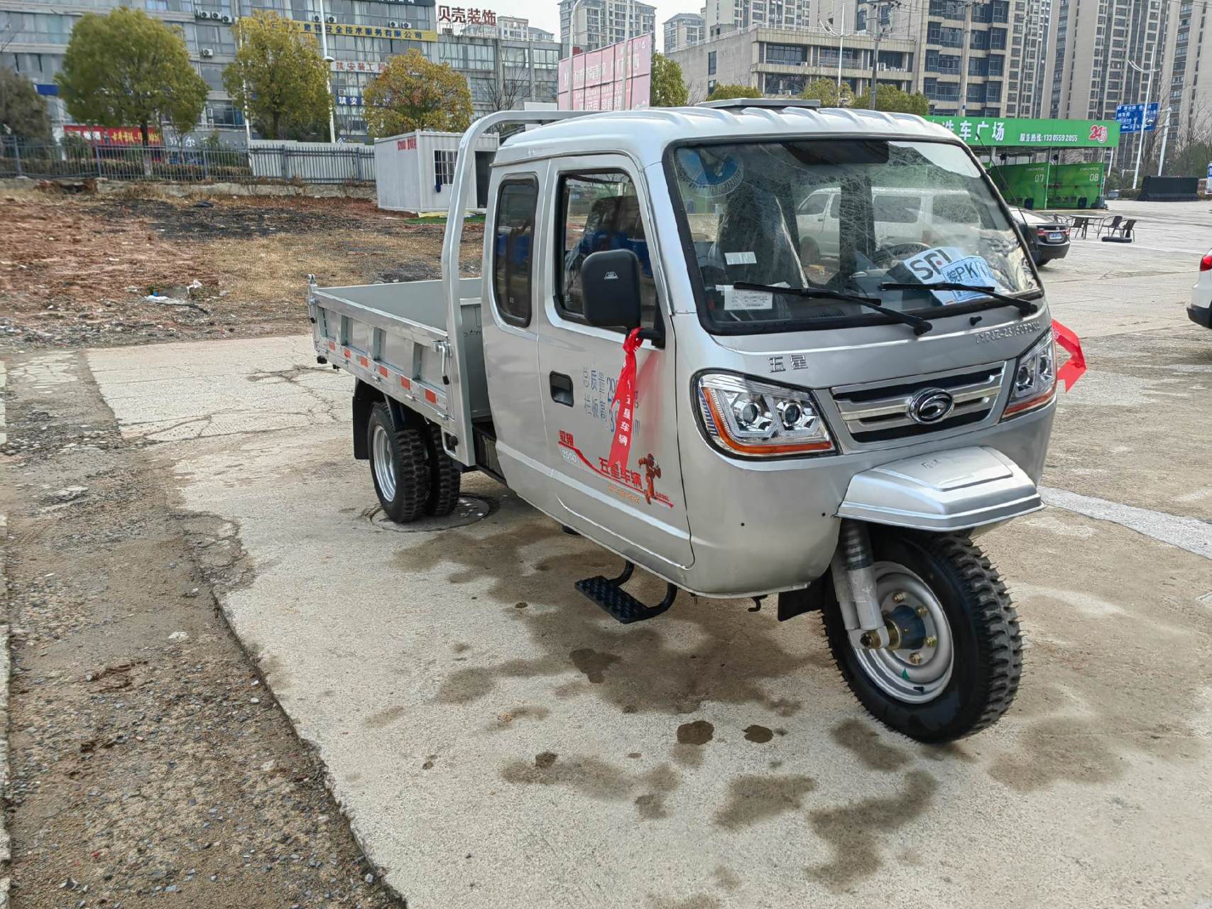 五星驭翔多缸自卸三轮汽车,拥有它,让它陪你翻山越岭