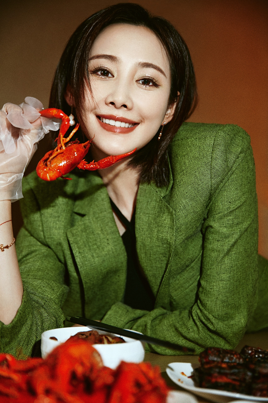 李纯短发俏皮可爱写真图集