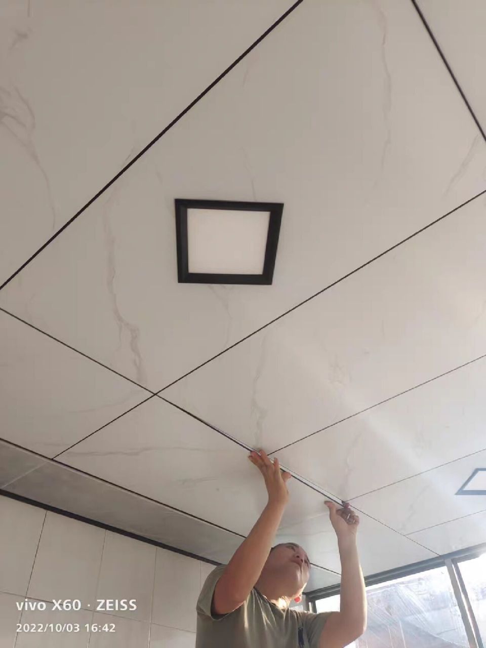 铝扣板大板吊顶安装效果图 铝扣板大板安装效果图,师傅安装技术很赞