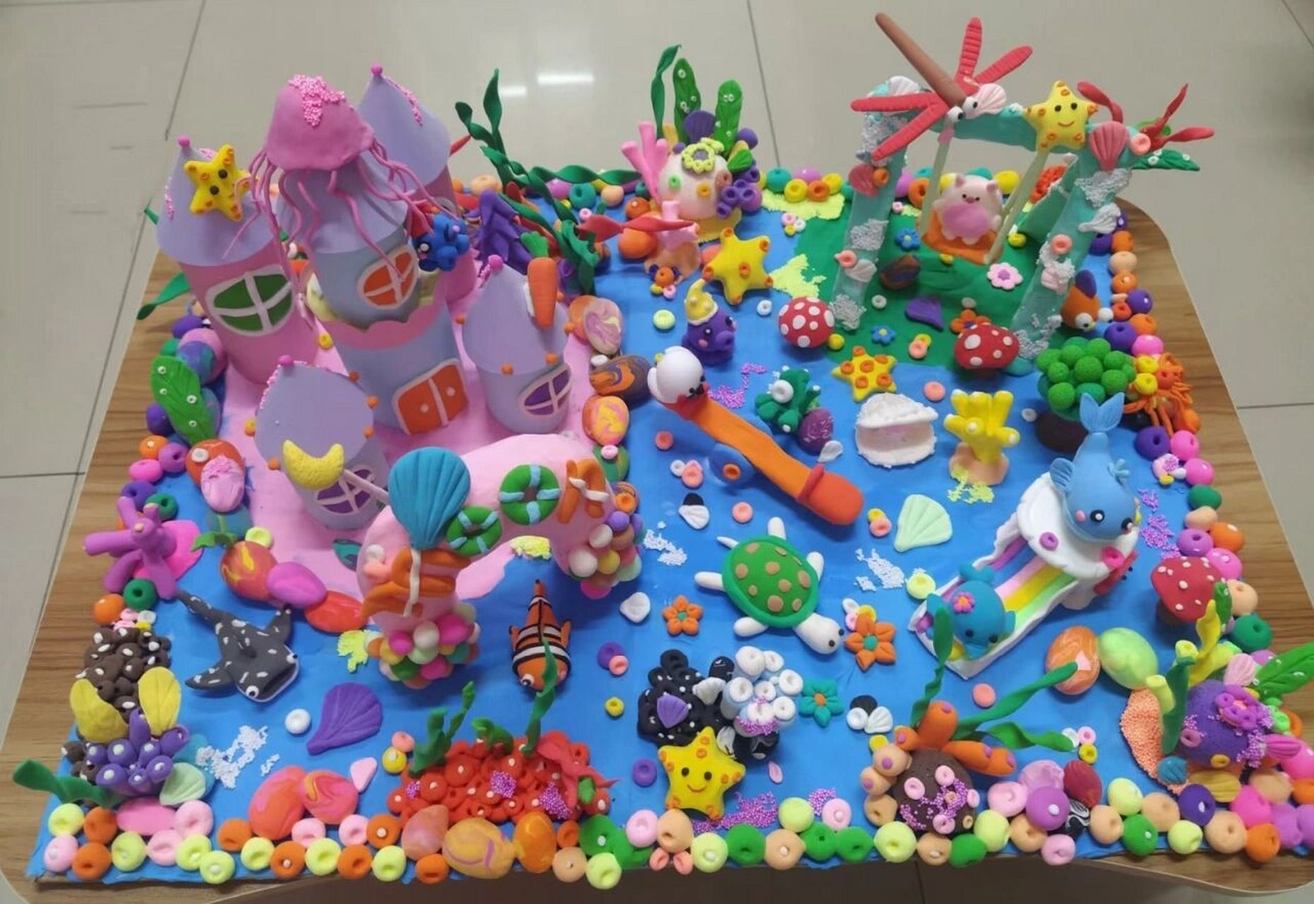 超轻黏土【海洋主题】 一幅关于海洋乐园的超轻黏土作品,有点花里胡哨